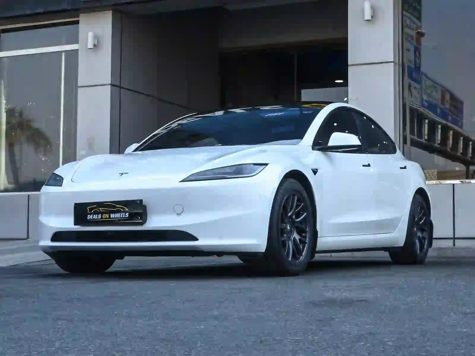 Tesla Model 3  2024 - Image 2