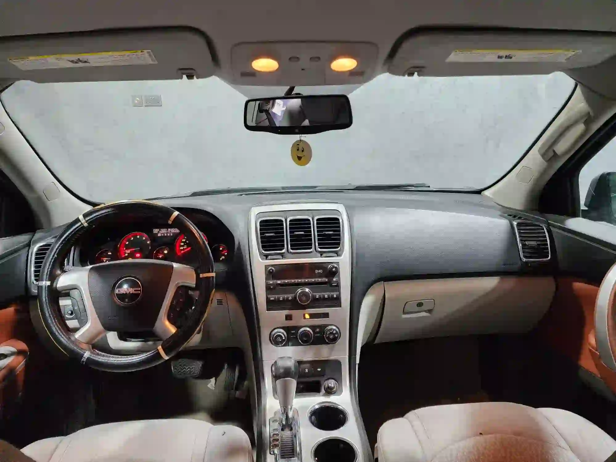 GMC Acadia 2011 - Image 3