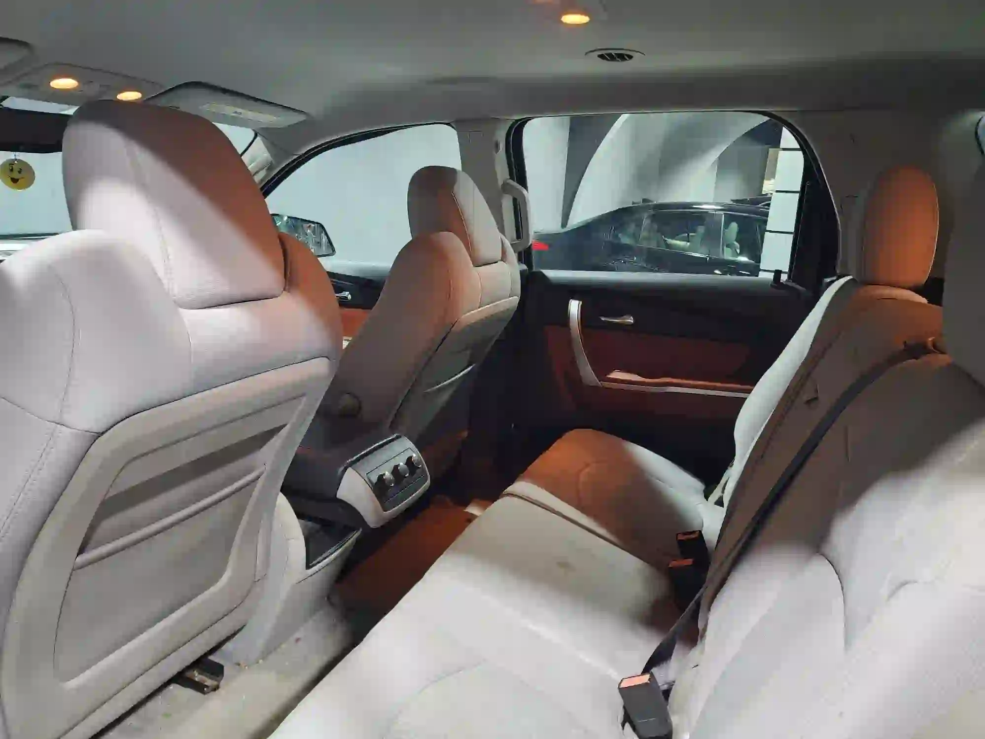 GMC Acadia 2011 - Image 4