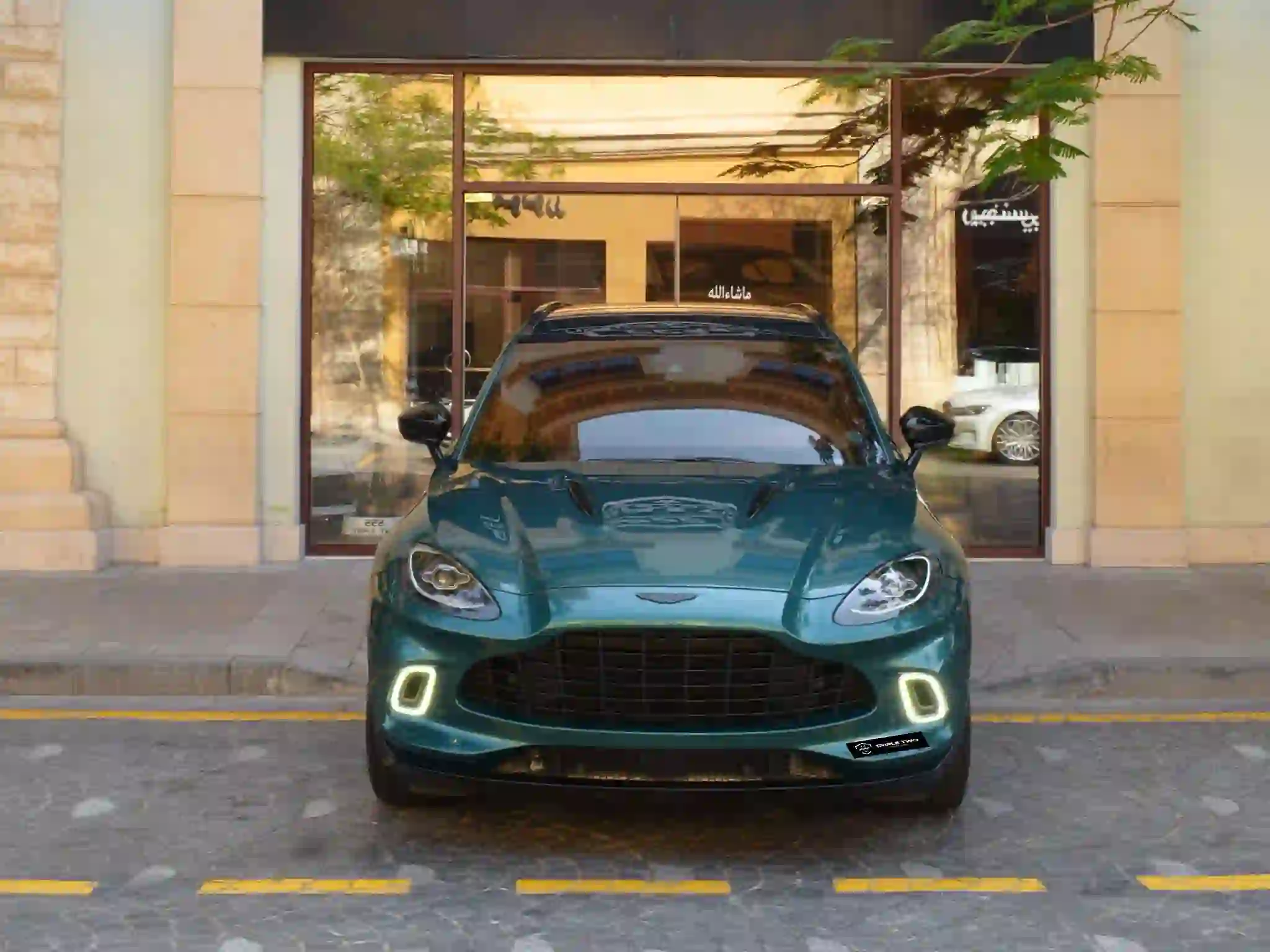 Aston Martin DBX 2022 - Image 2