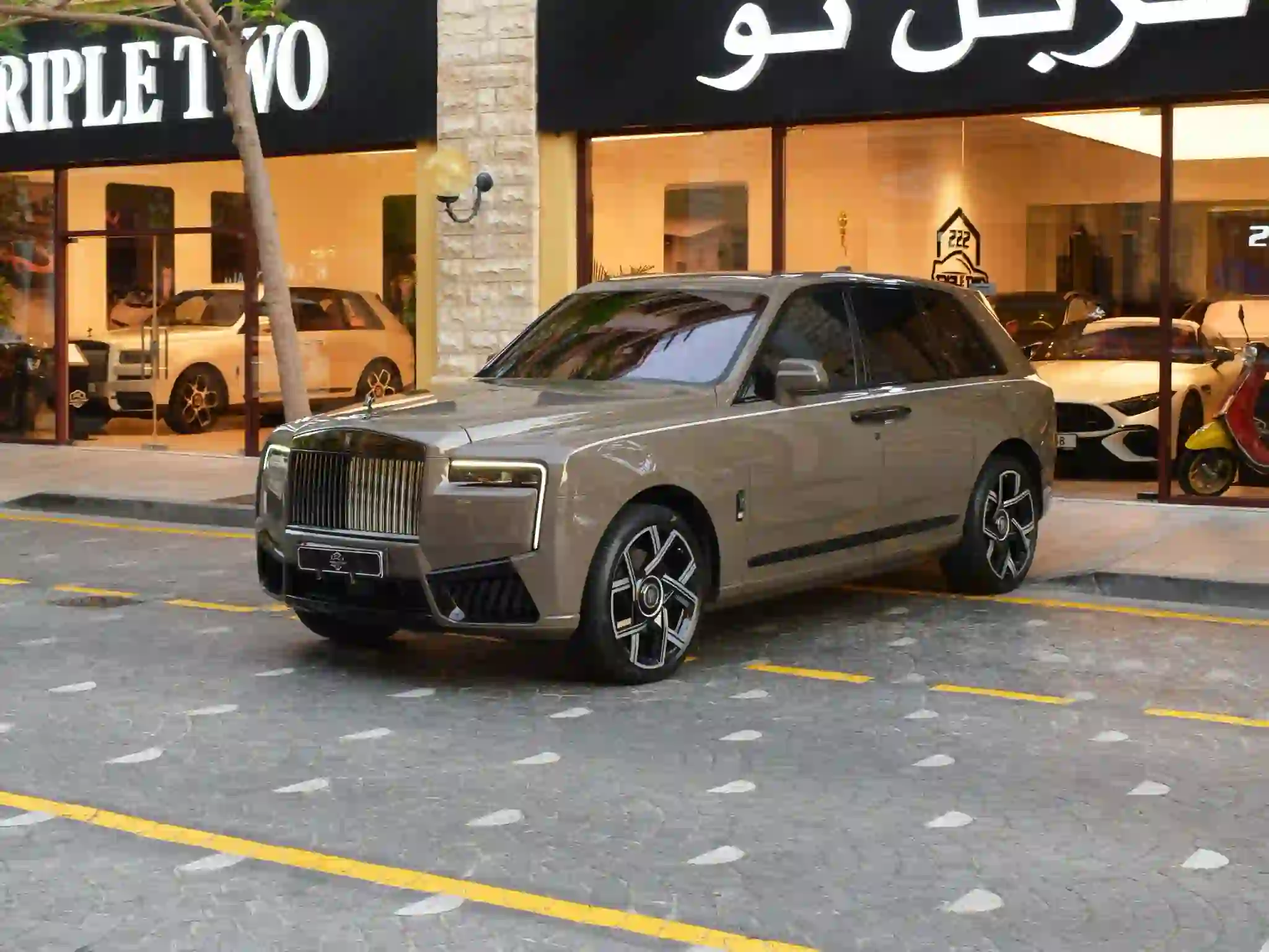 Rolls-Royce Cullinan Black Badge 2025 - Image 2