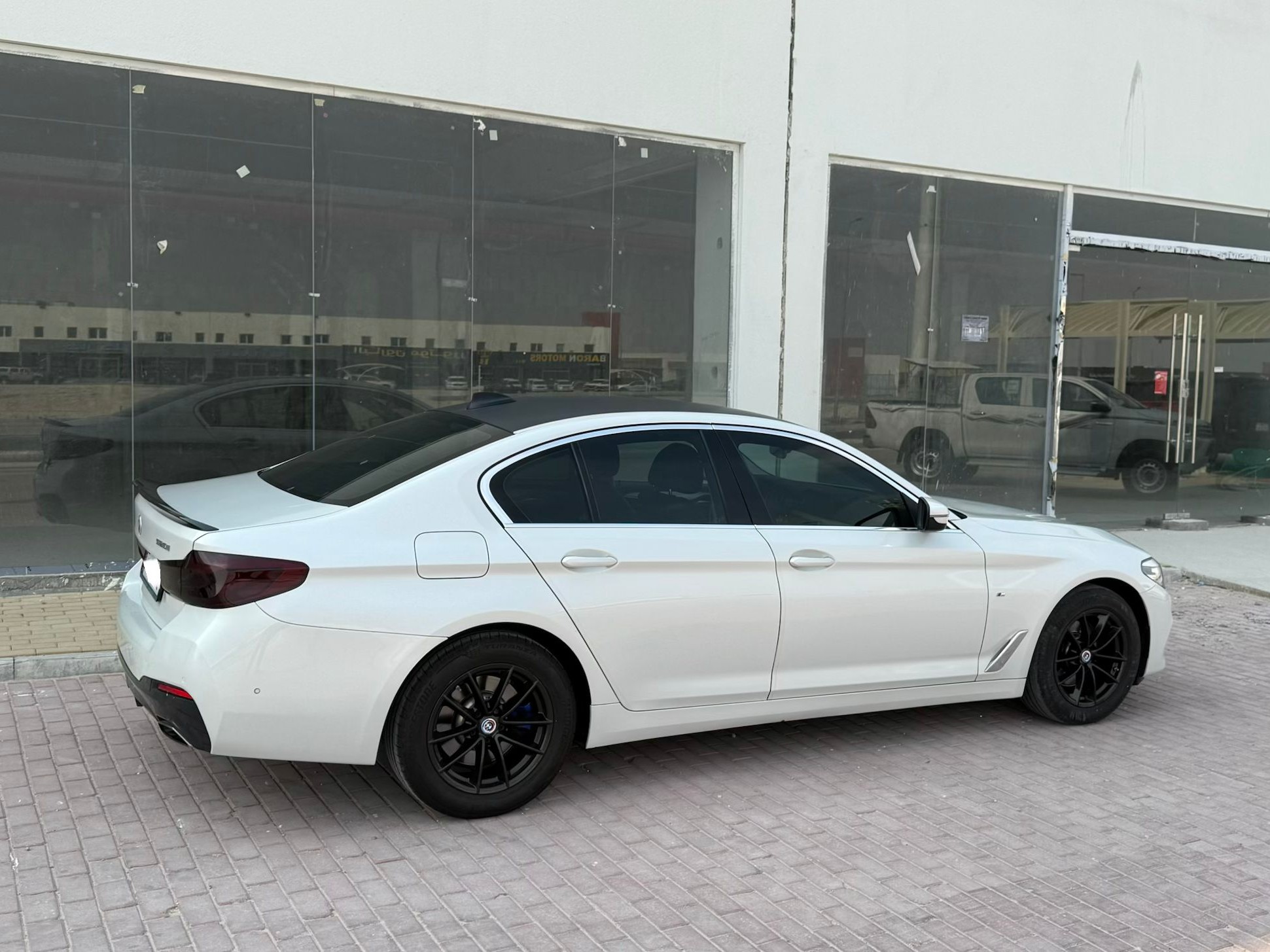 BMW 5-Series 520 i 2018 - Image 2