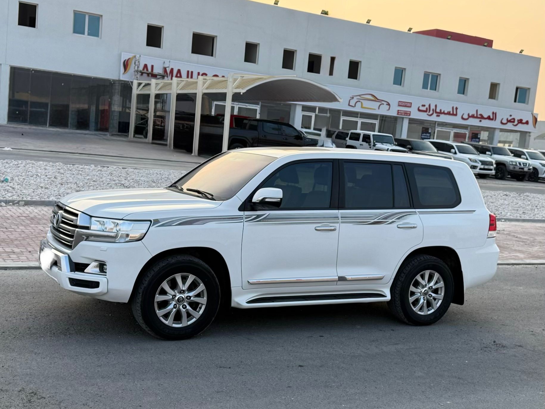 Toyota Land Cruiser GX.R 2017 - Image 2