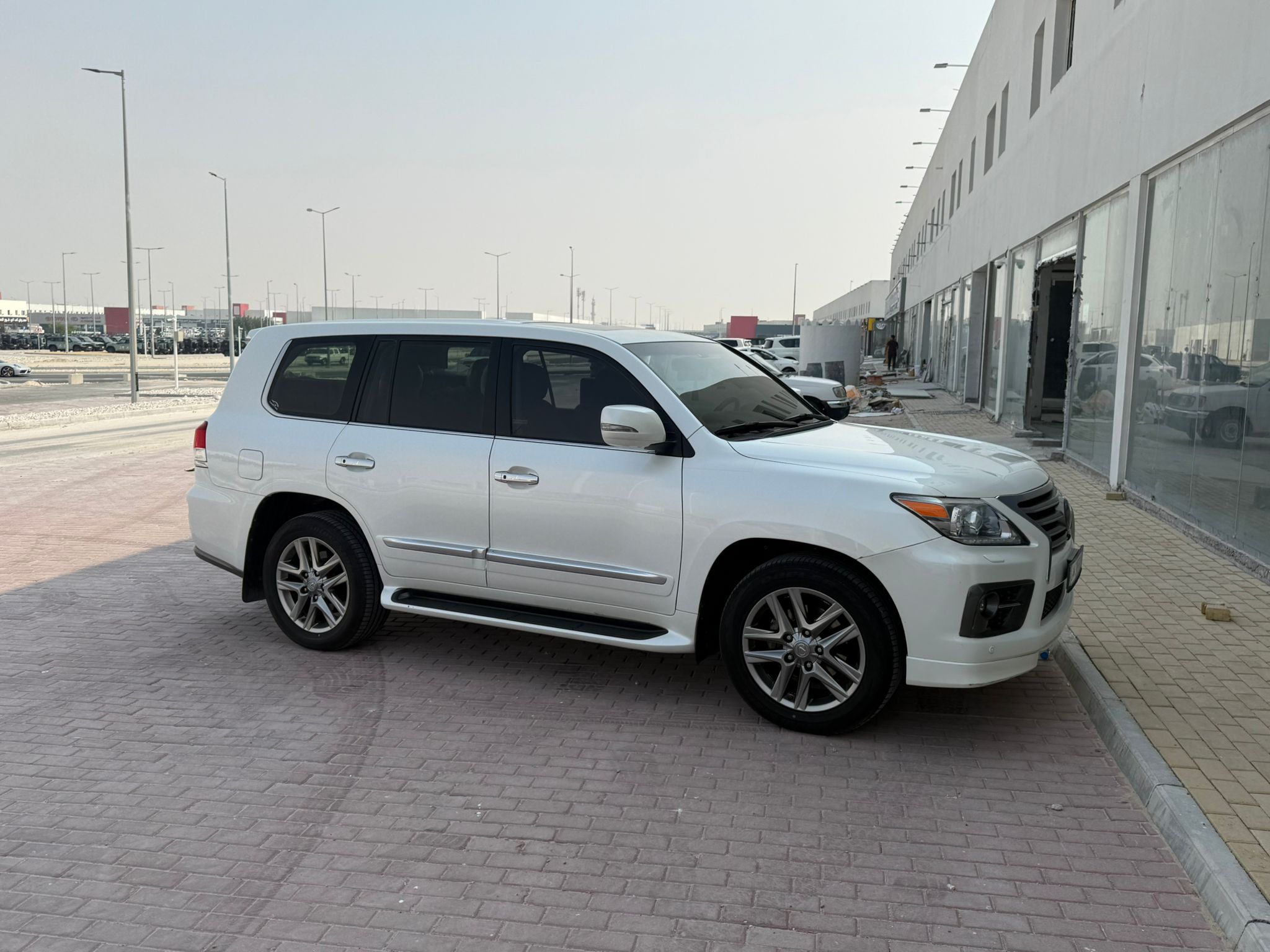Lexus LX 570 2015 - Image 4