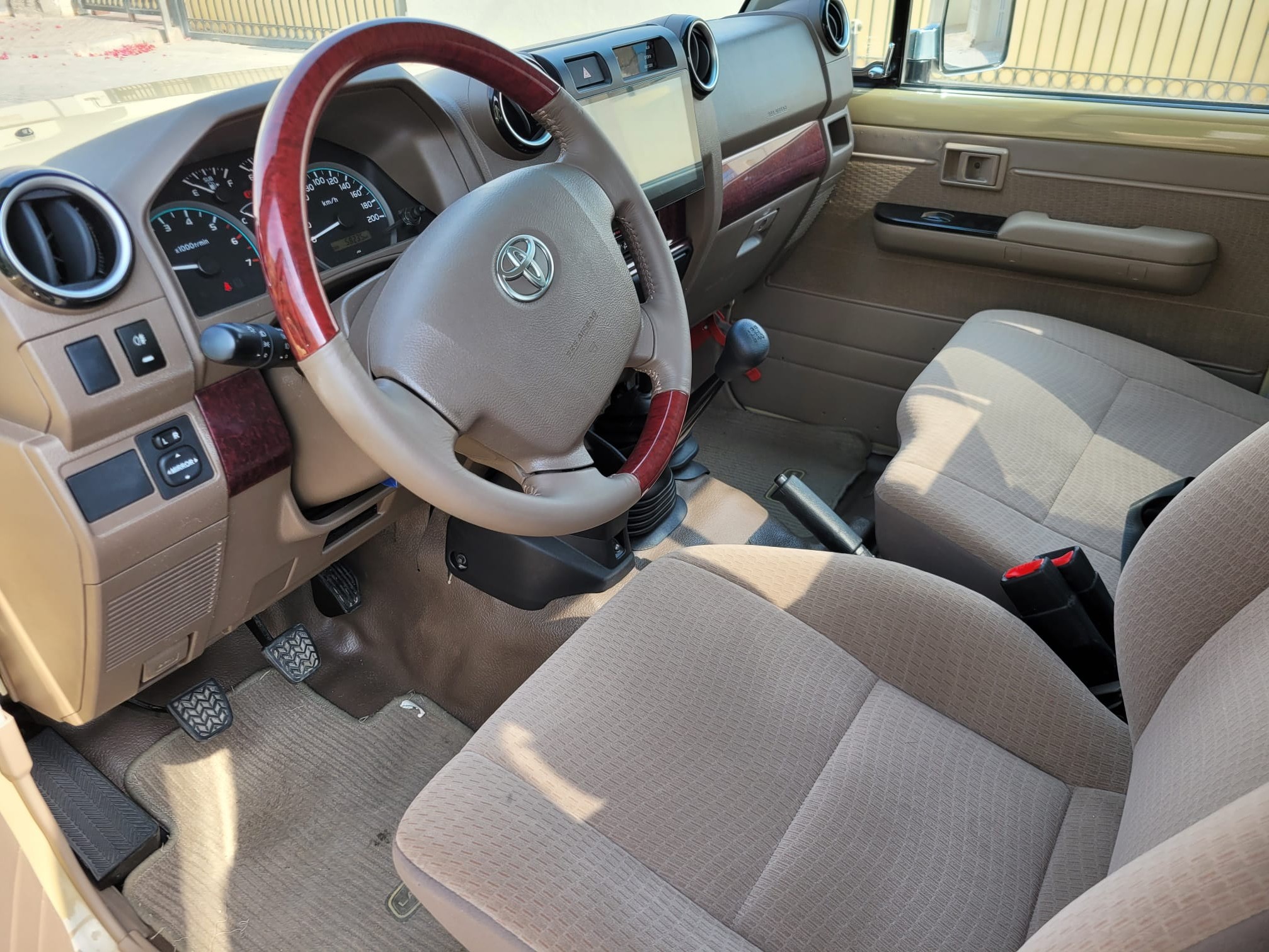Toyota Land Cruiser LX 2022 - Image 3