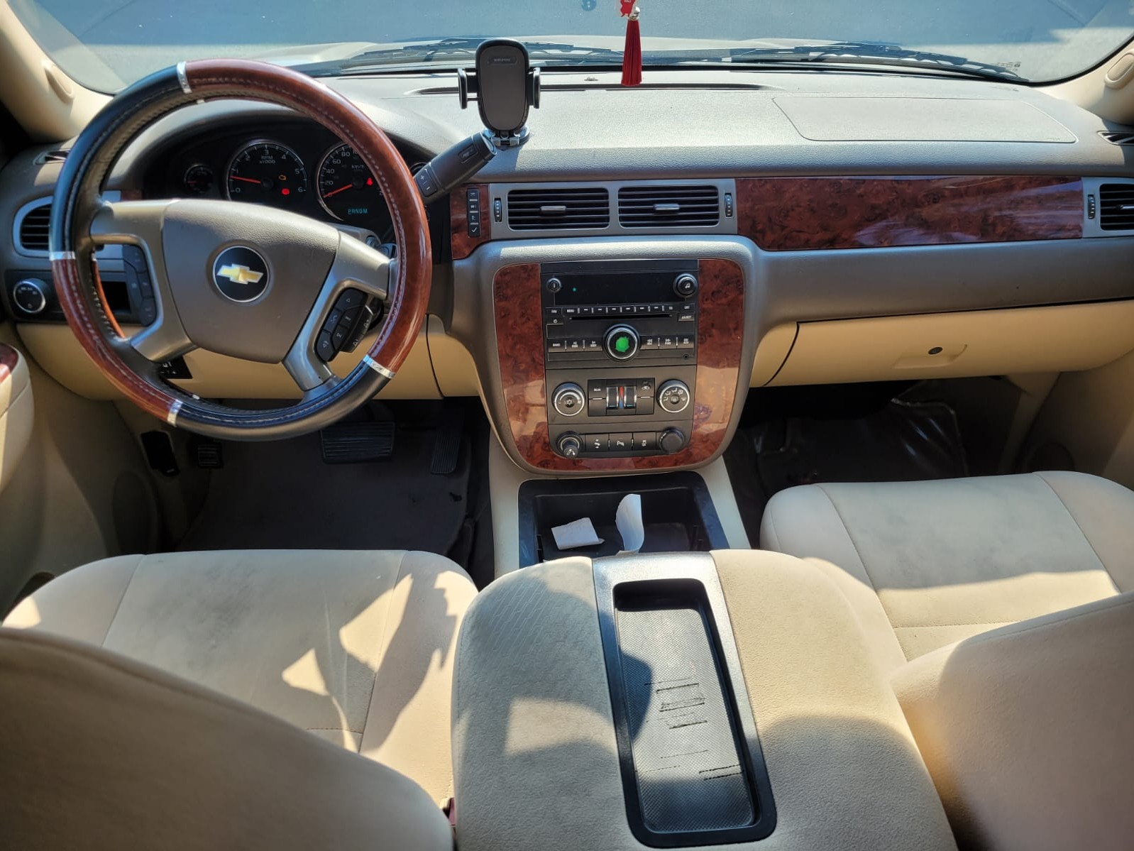 Chevrolet Suburban 2013 - Image 3