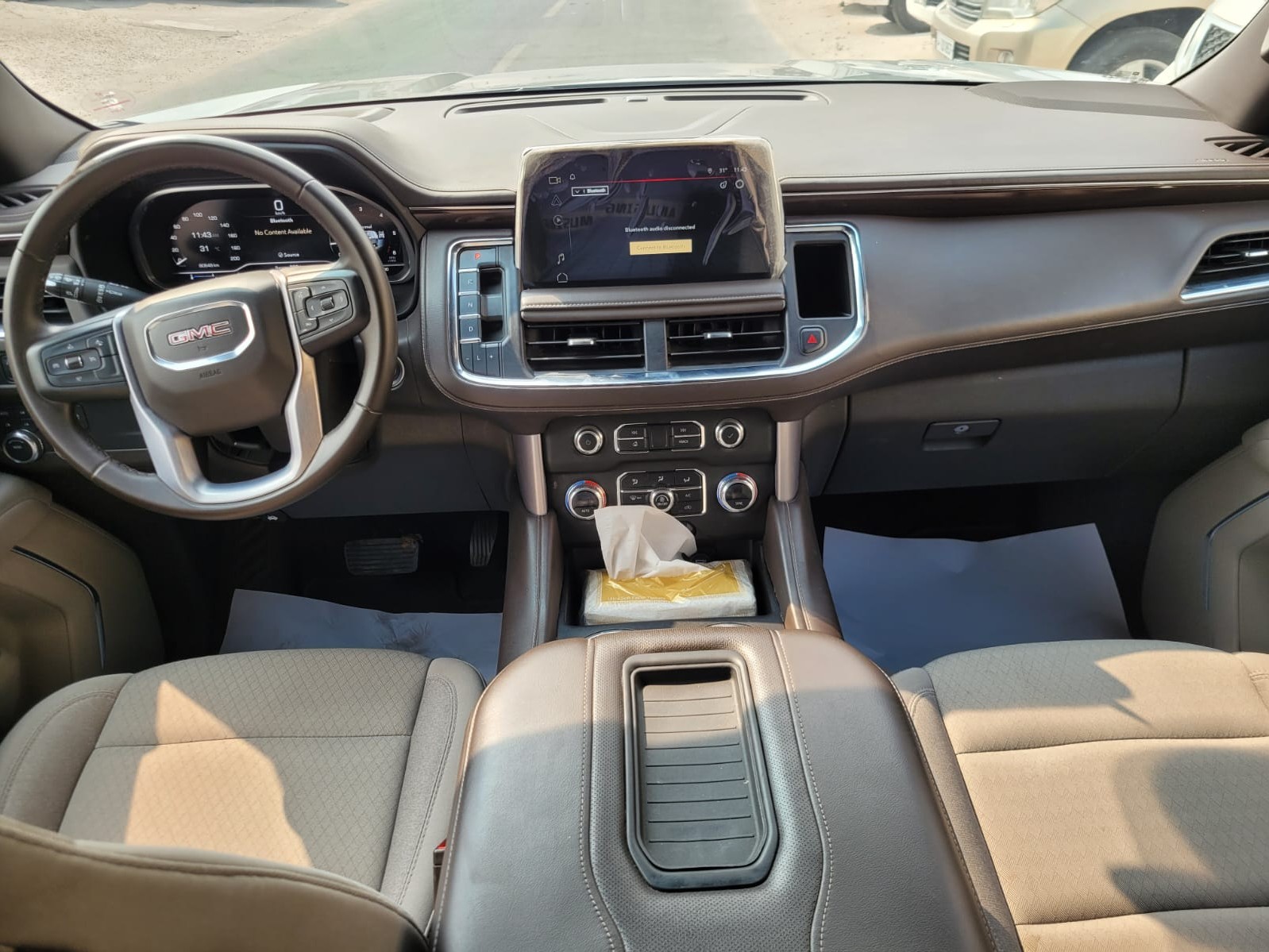 GMC Yukon SLE 2023 - Image 3