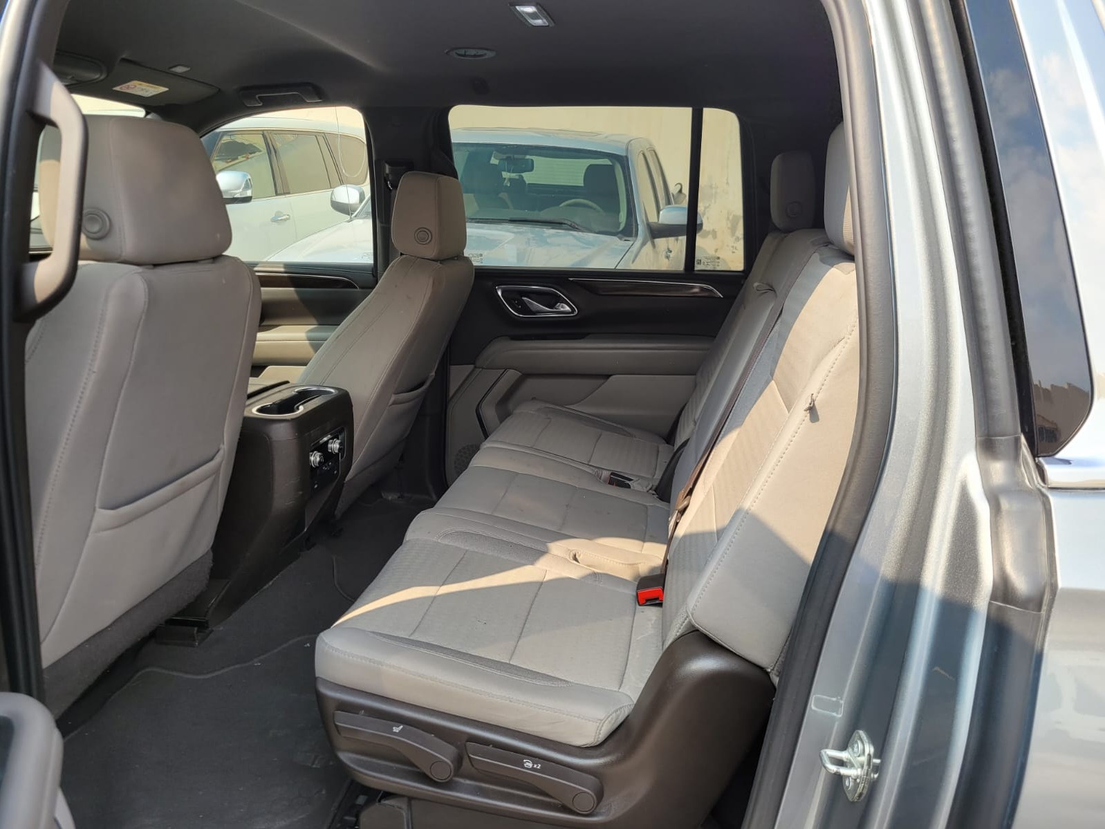 GMC Yukon SLE 2023 - Image 4