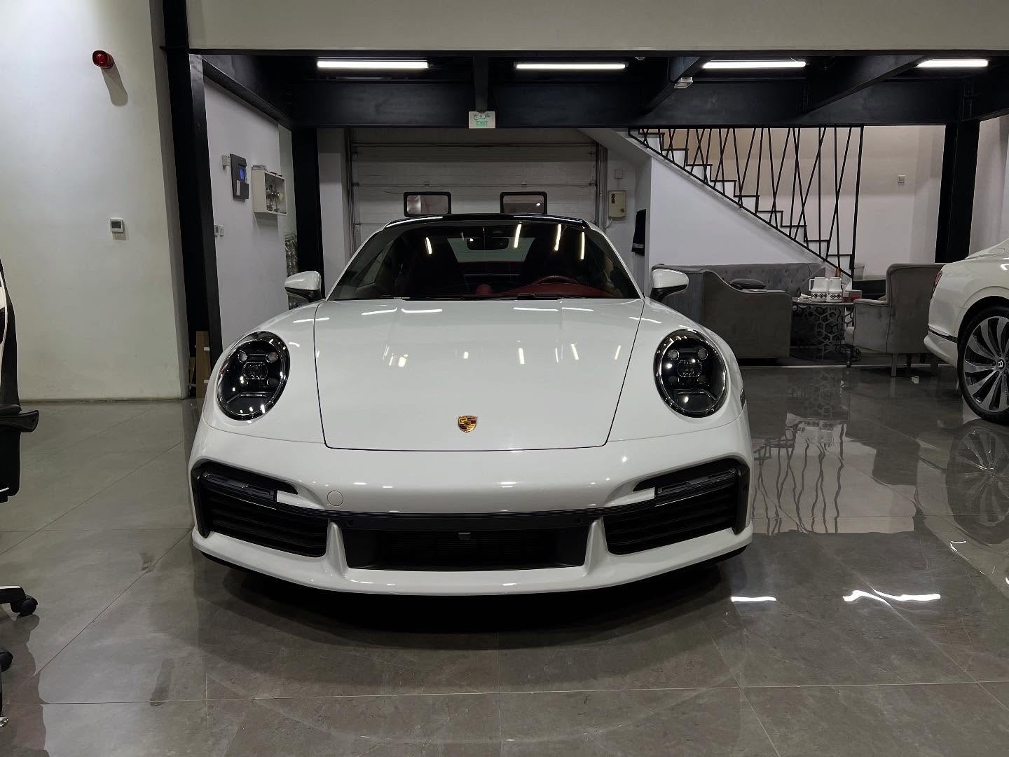Porsche 911 Turbo  2022 - Image 2