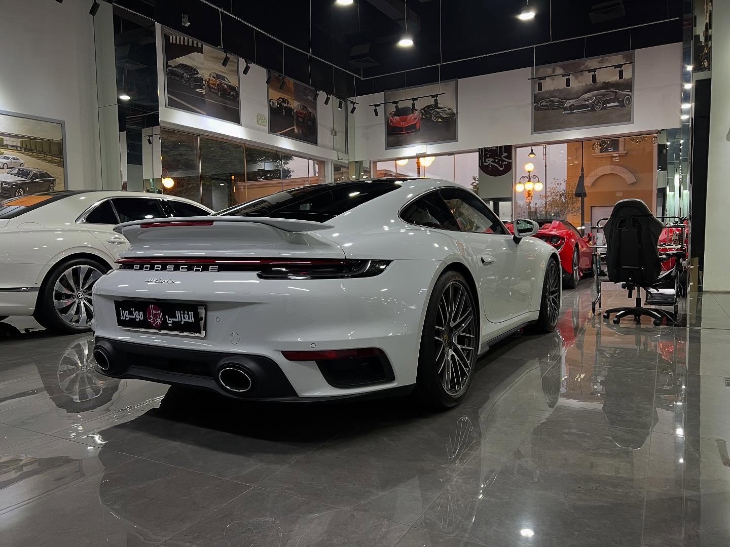 Porsche 911 Turbo  2022 - Image 3