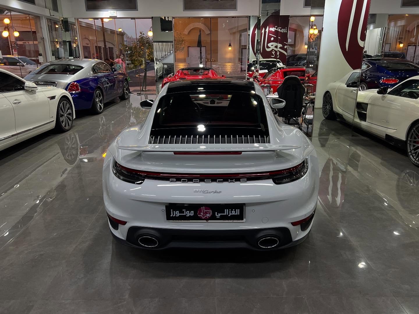 Porsche 911 Turbo  2022 - Image 4