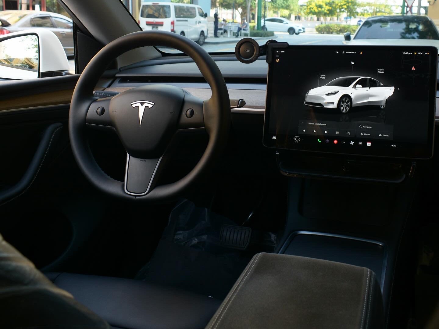 Tesla Model Y Long Range 2024 - Image 3