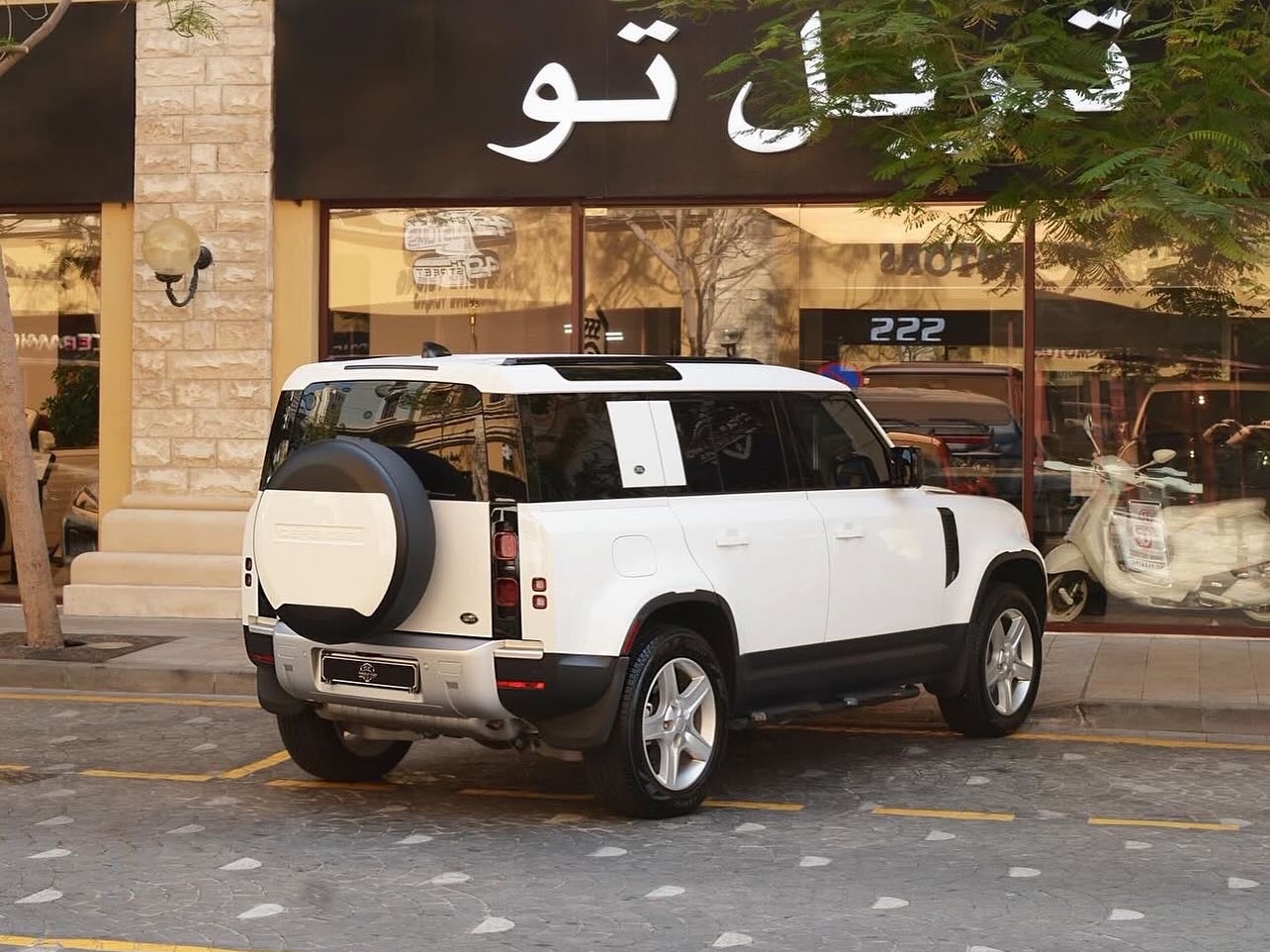 Land Rover Defender 110 2023 - Image 3
