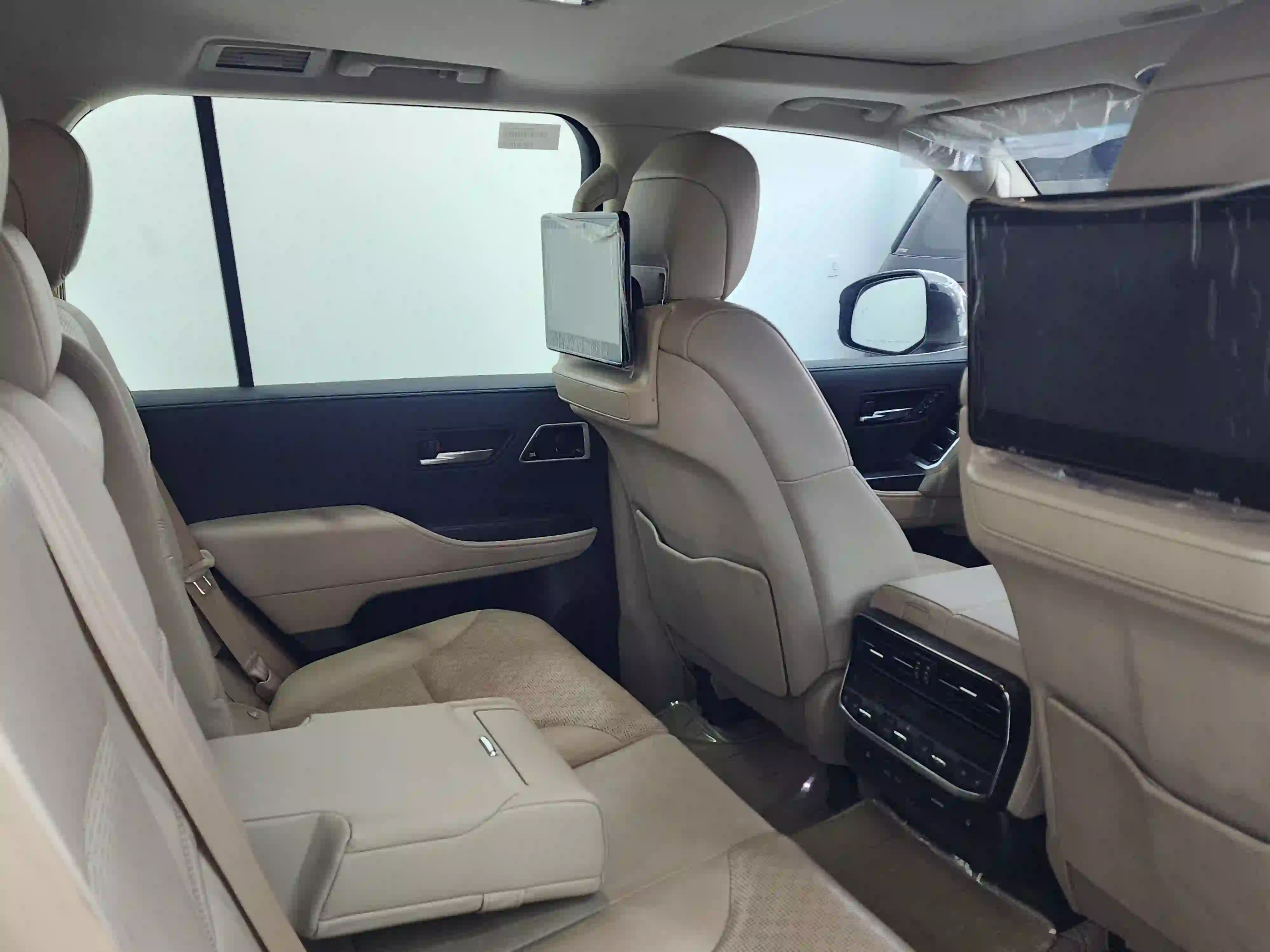 Toyota Land Cruiser VX.R 2023 - Image 2