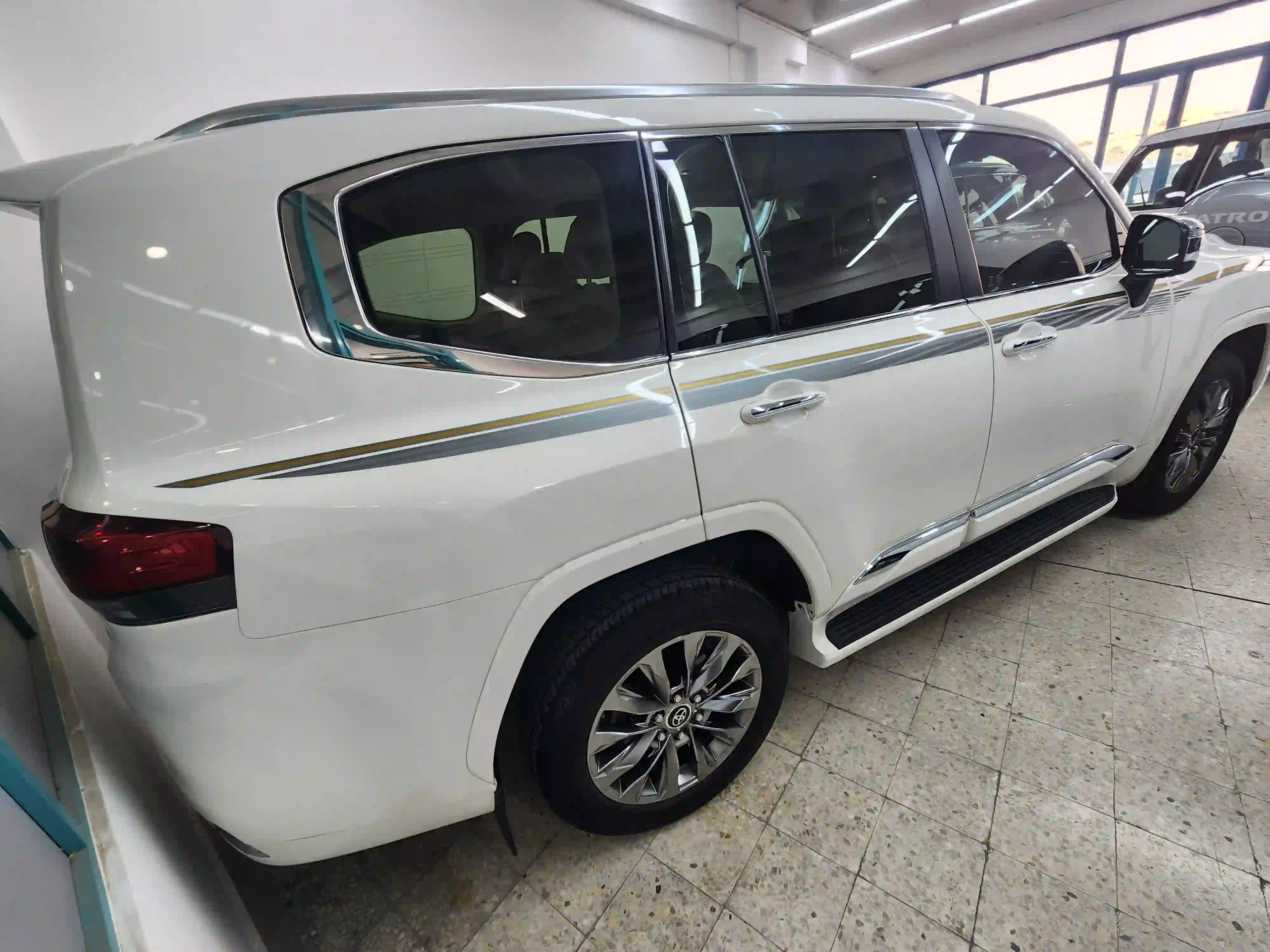 Toyota Land Cruiser VX.R 2023 - Image 4