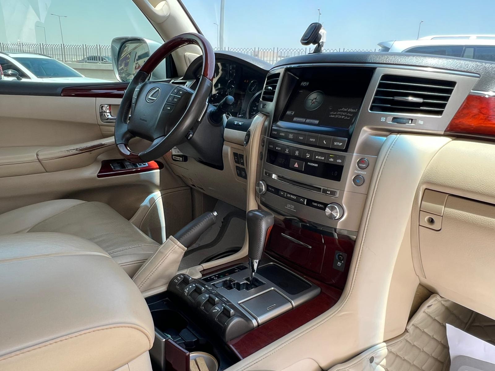 Lexus LX 570 - Image 4