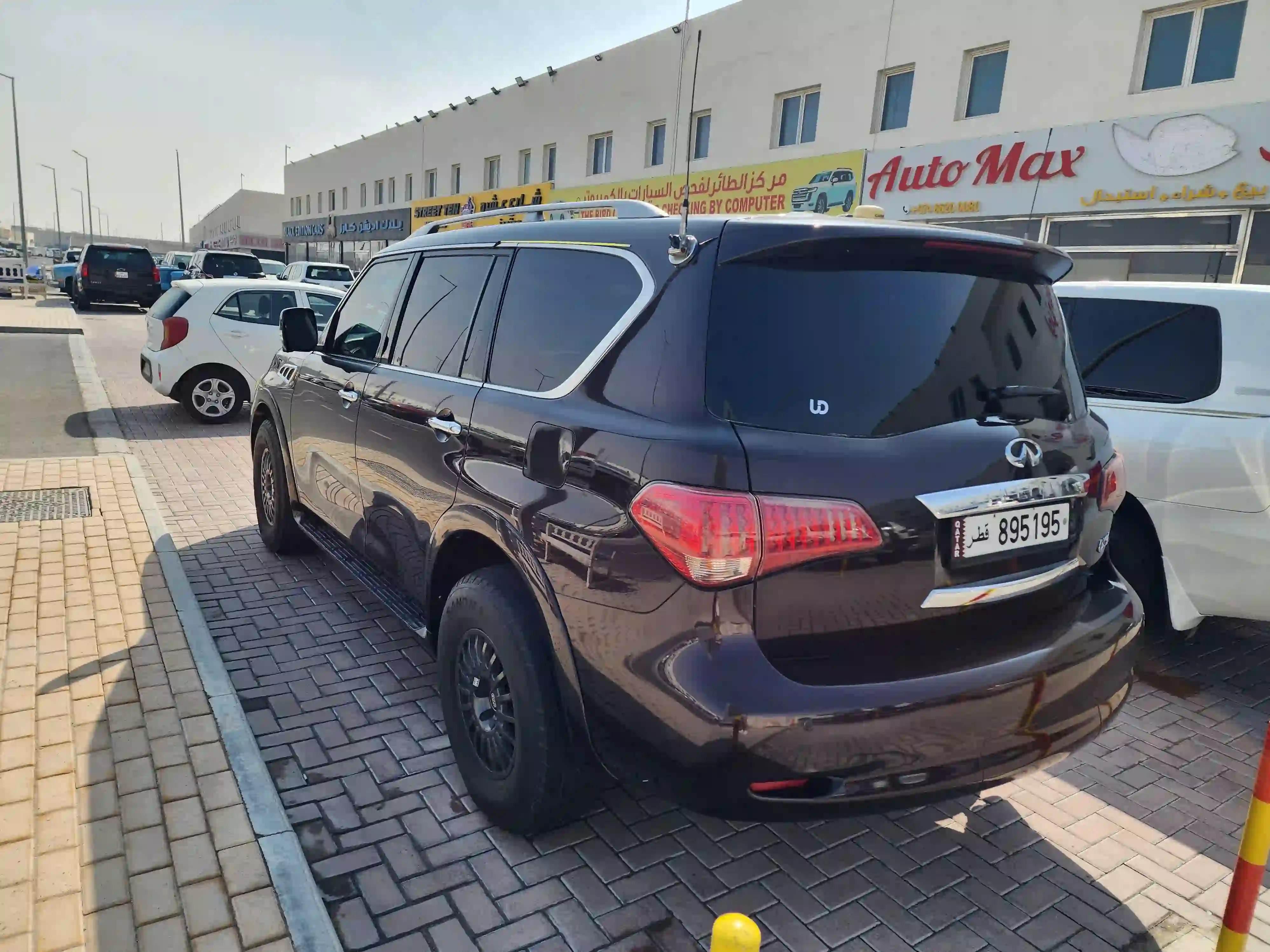 Infiniti QX56 2013 - Image 3