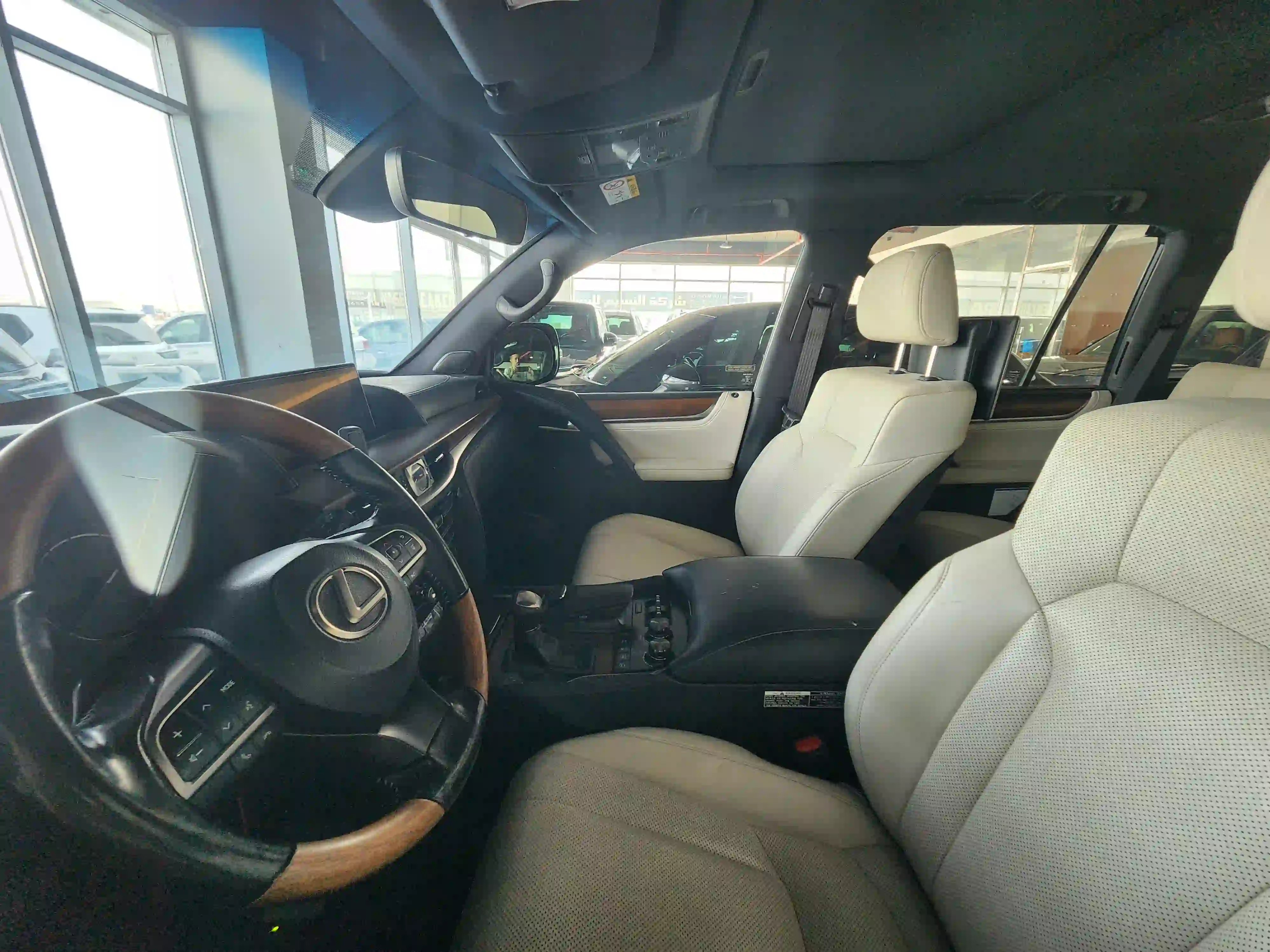 Lexus LX 570 2017 - Image 2