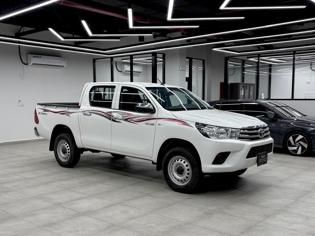 Toyota Hilux V6 2022 - Image 2