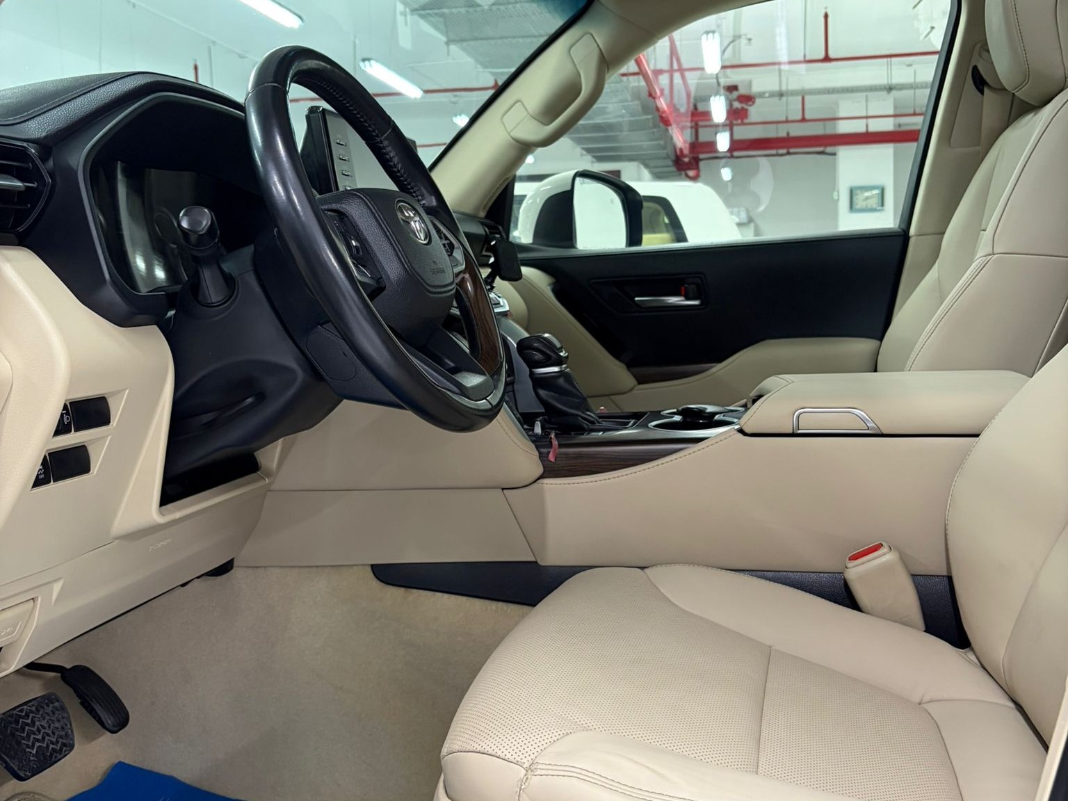 Toyota Land Cruiser VX 2023 - Image 4