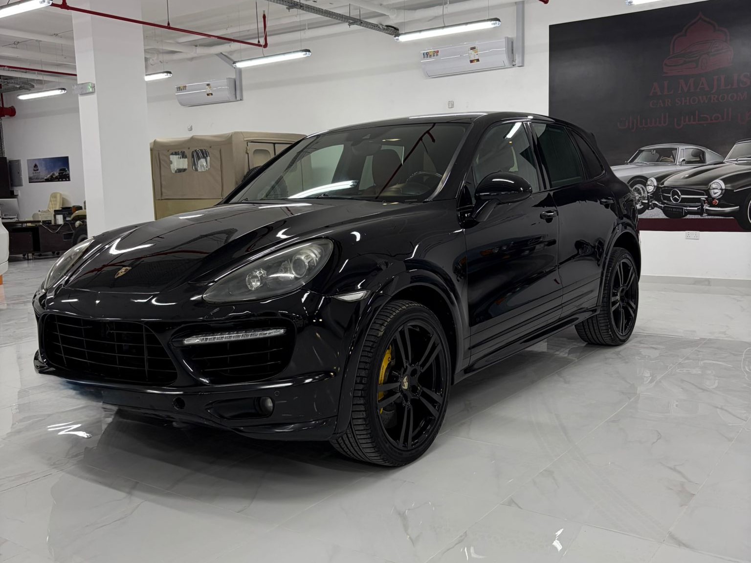 Porsche Cayenne Turbo  S 2014 - Image 1