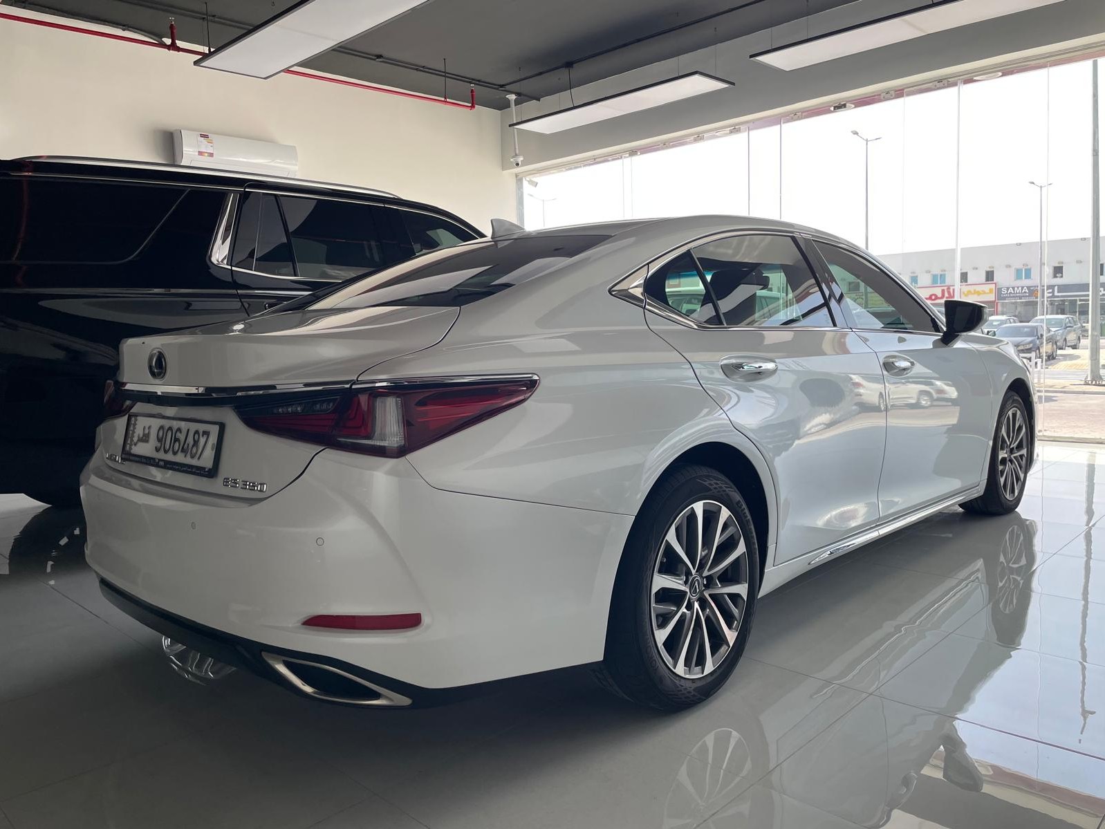 Lexus ES 350 2023 - Image 2