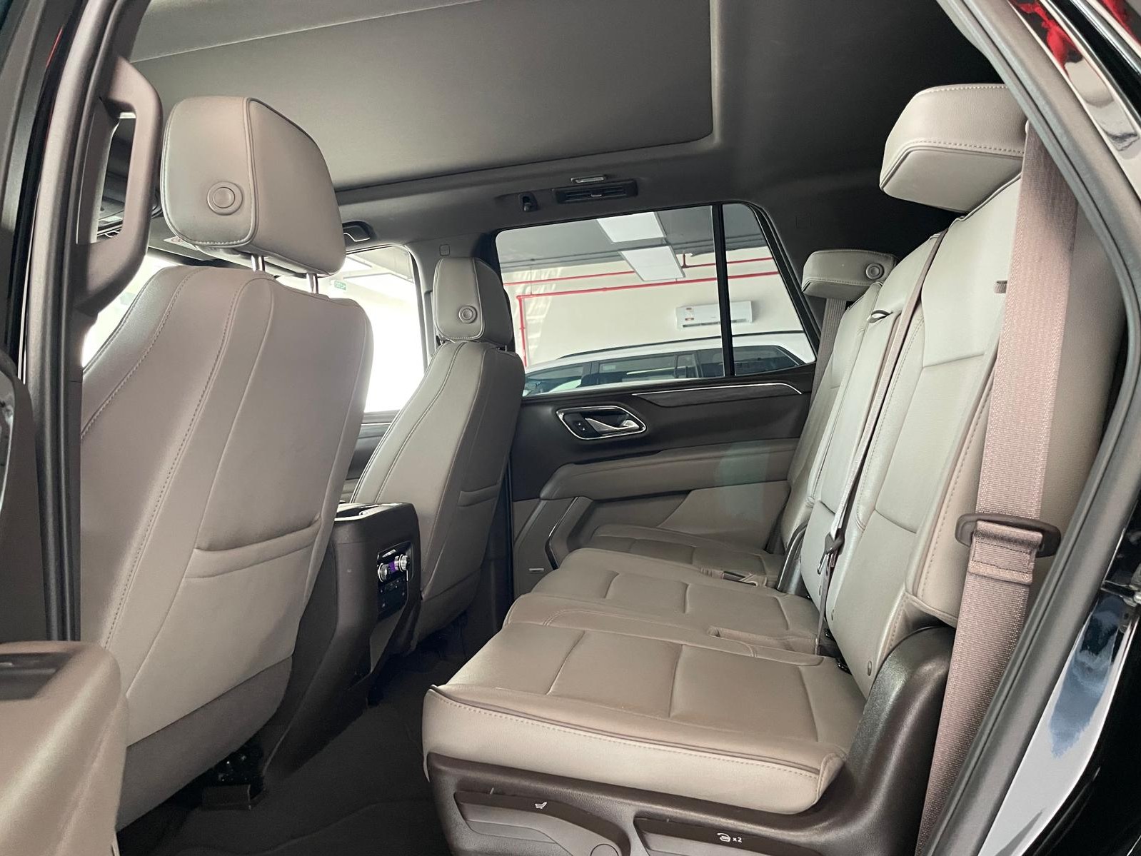 GMC Yukon 2023 - Image 3