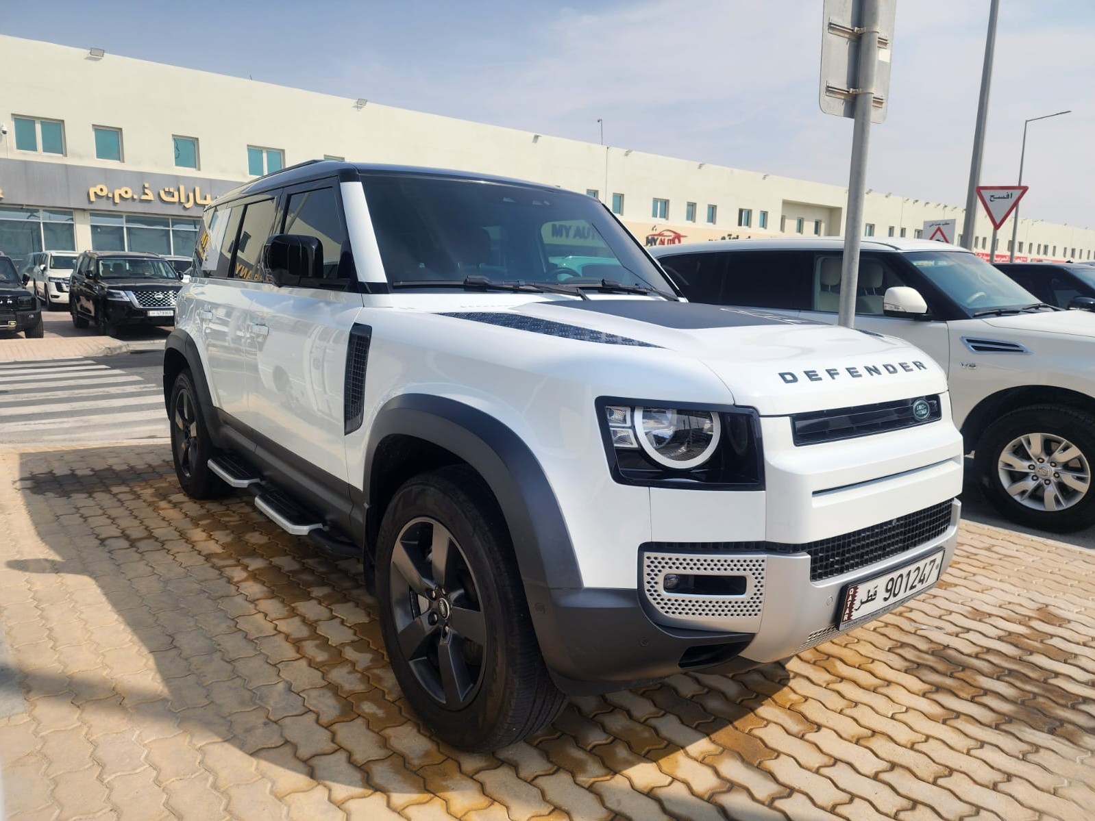 Land Rover Defender 2023 - Image 3