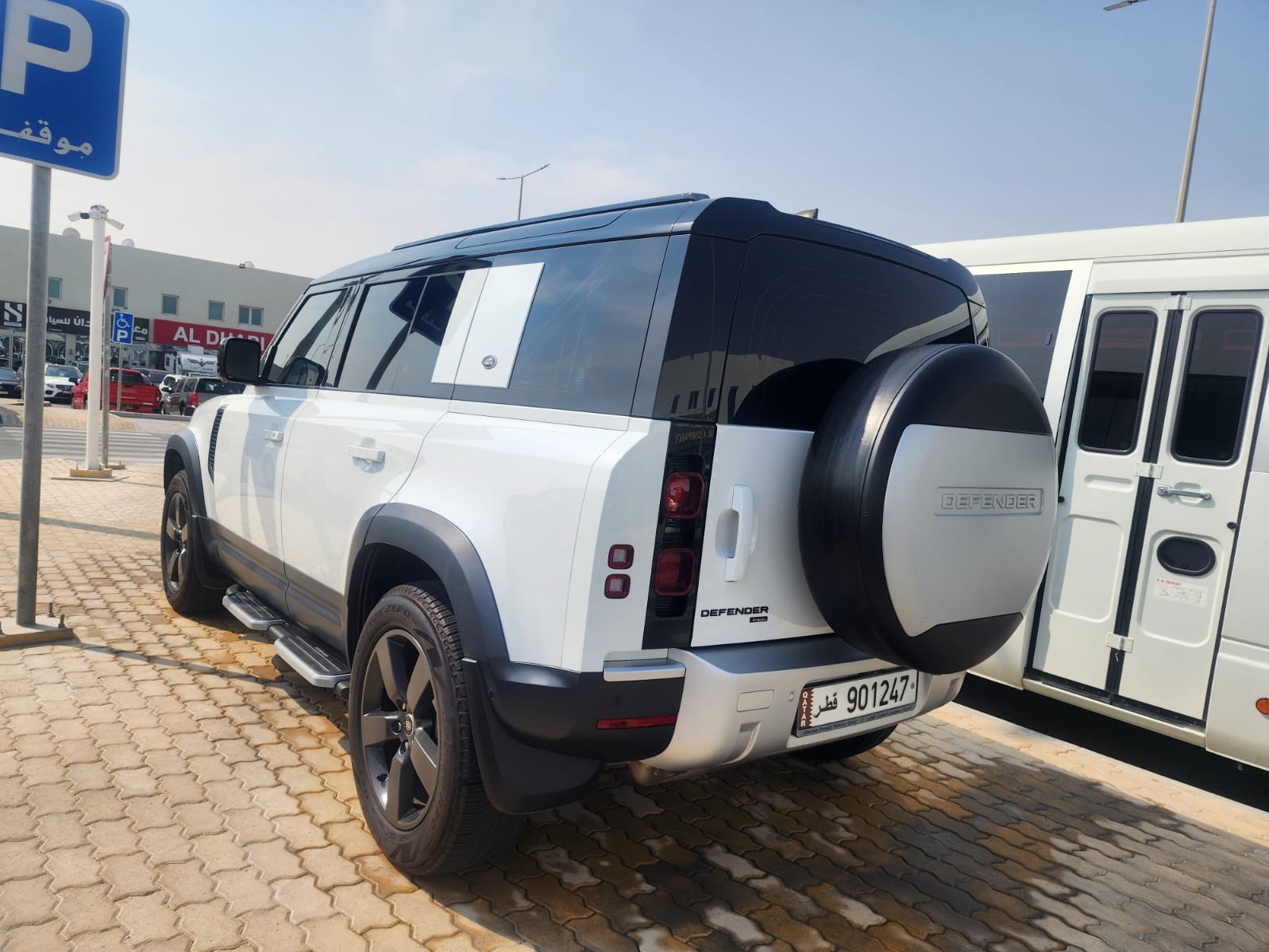Land Rover Defender 2023 - Image 4