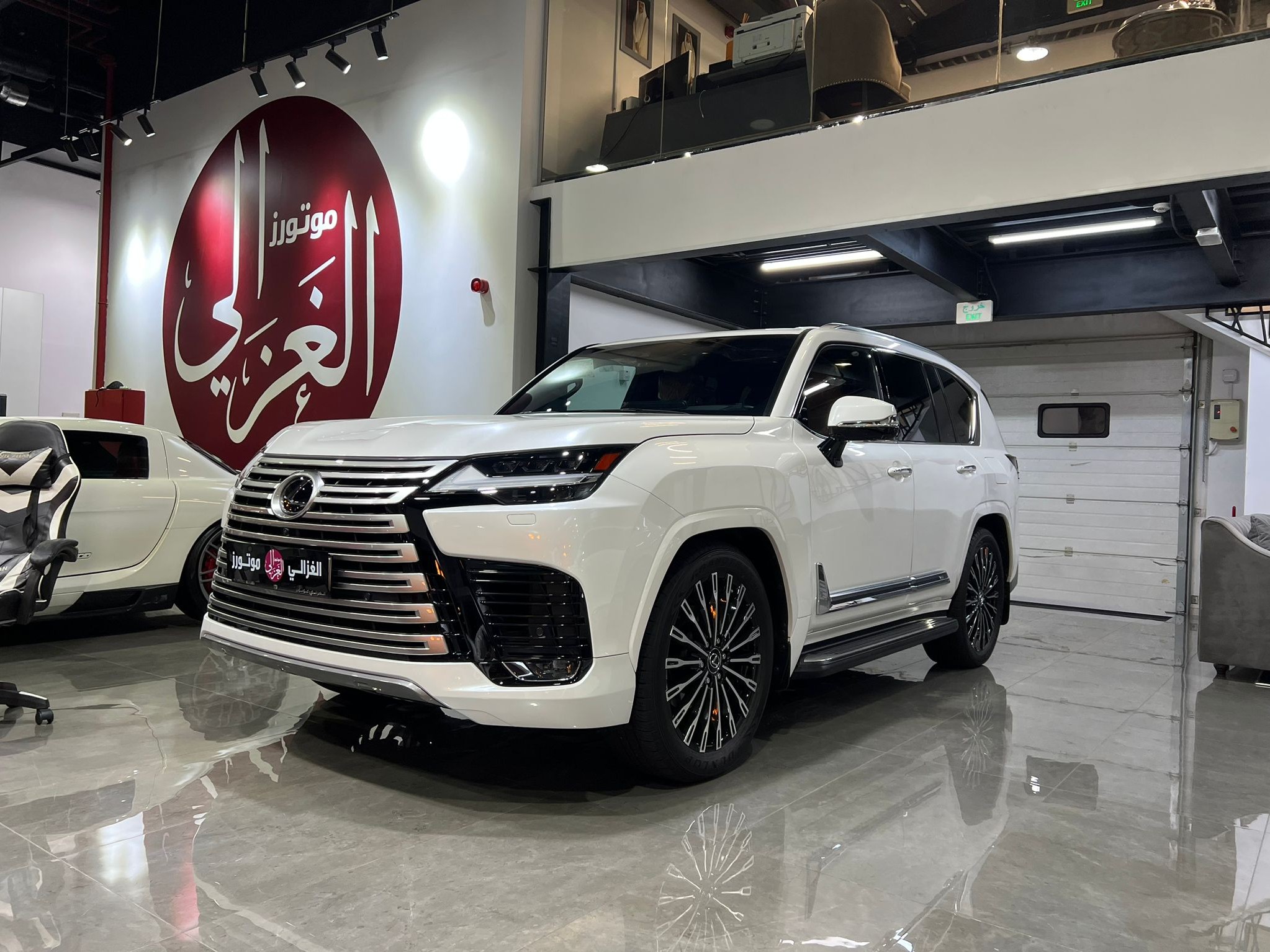 Lexus LX 600 VIP 2023 - Image 4