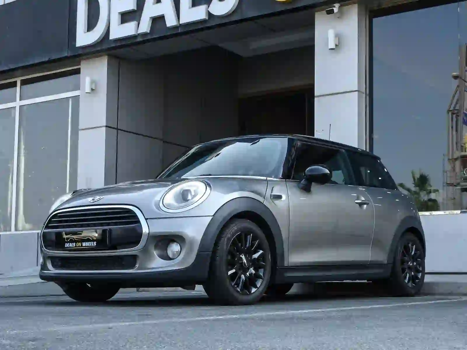 Mini Cooper 2018 - Image 2