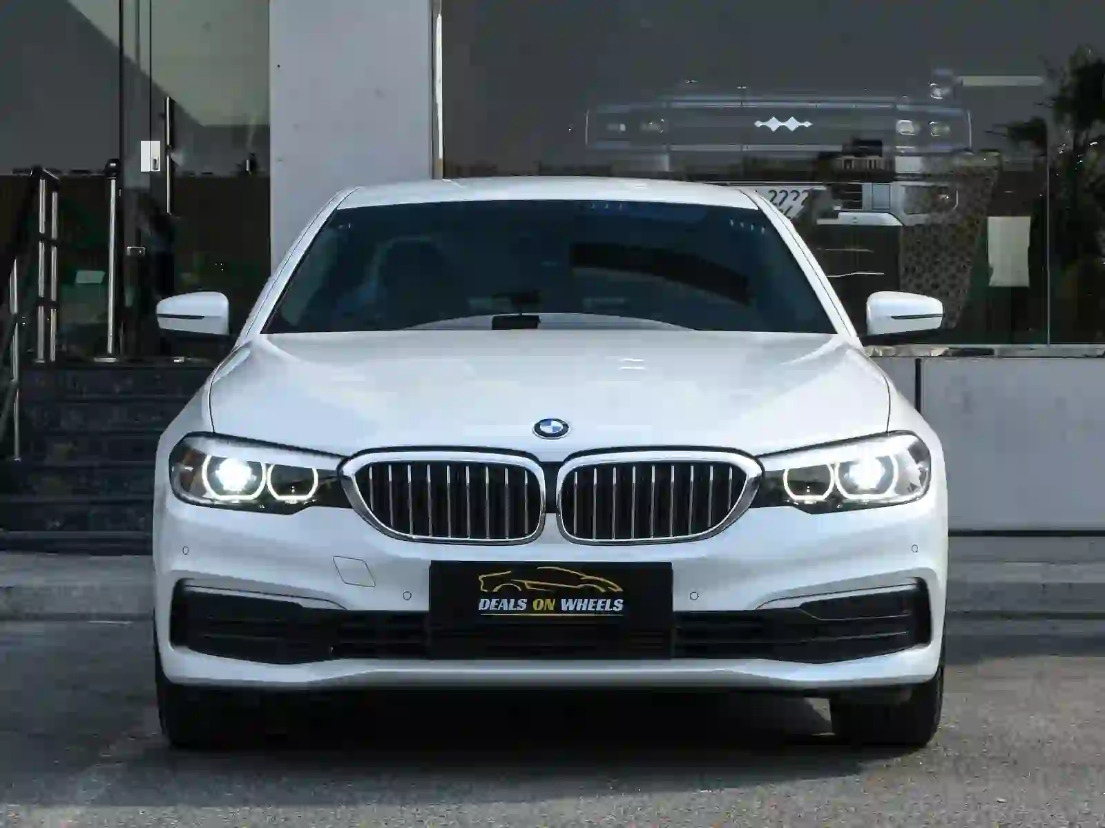 BMW 5-Series 520 i 2020 - Image 2