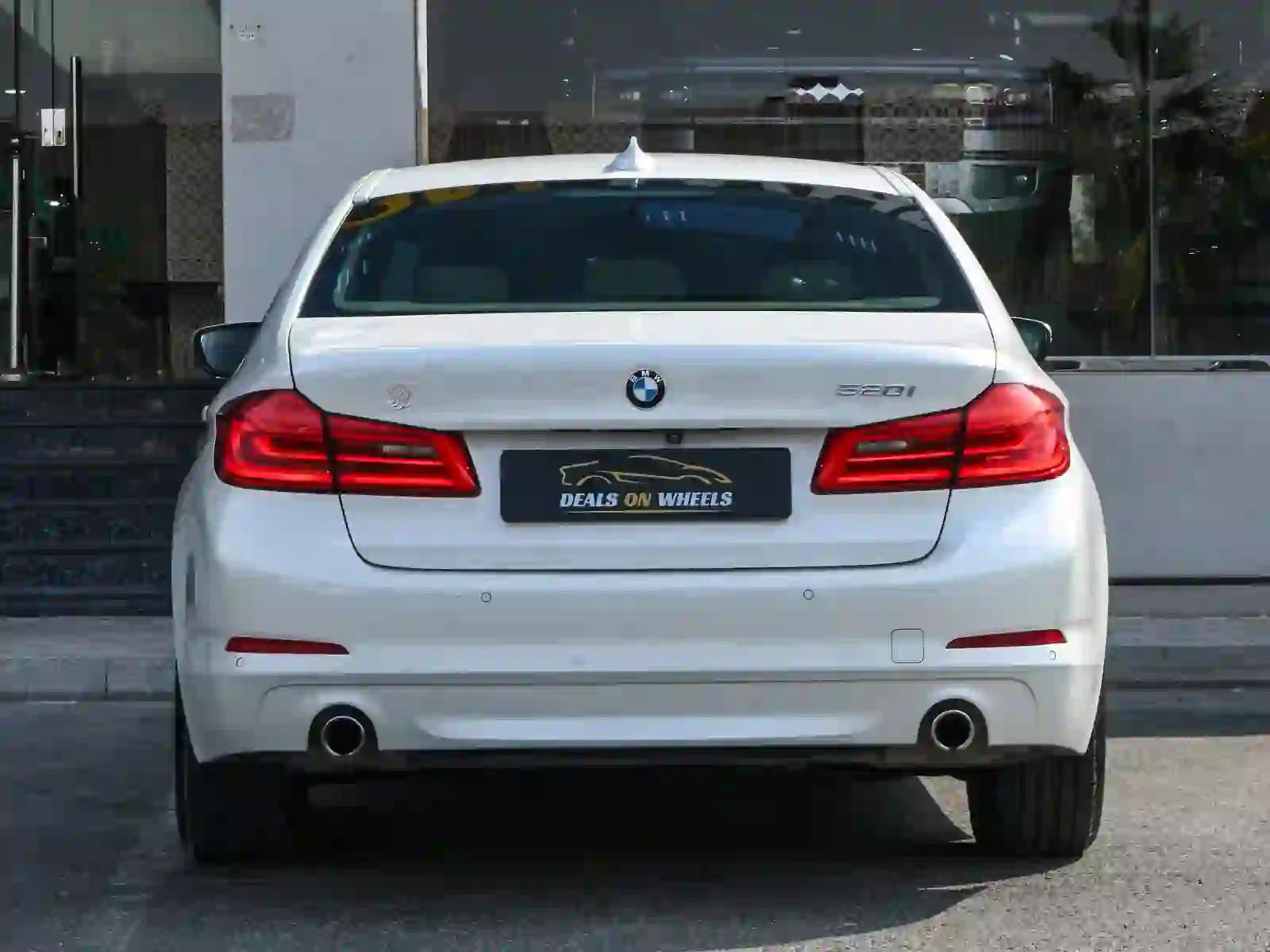 BMW 5-Series 520 i 2020 - Image 3