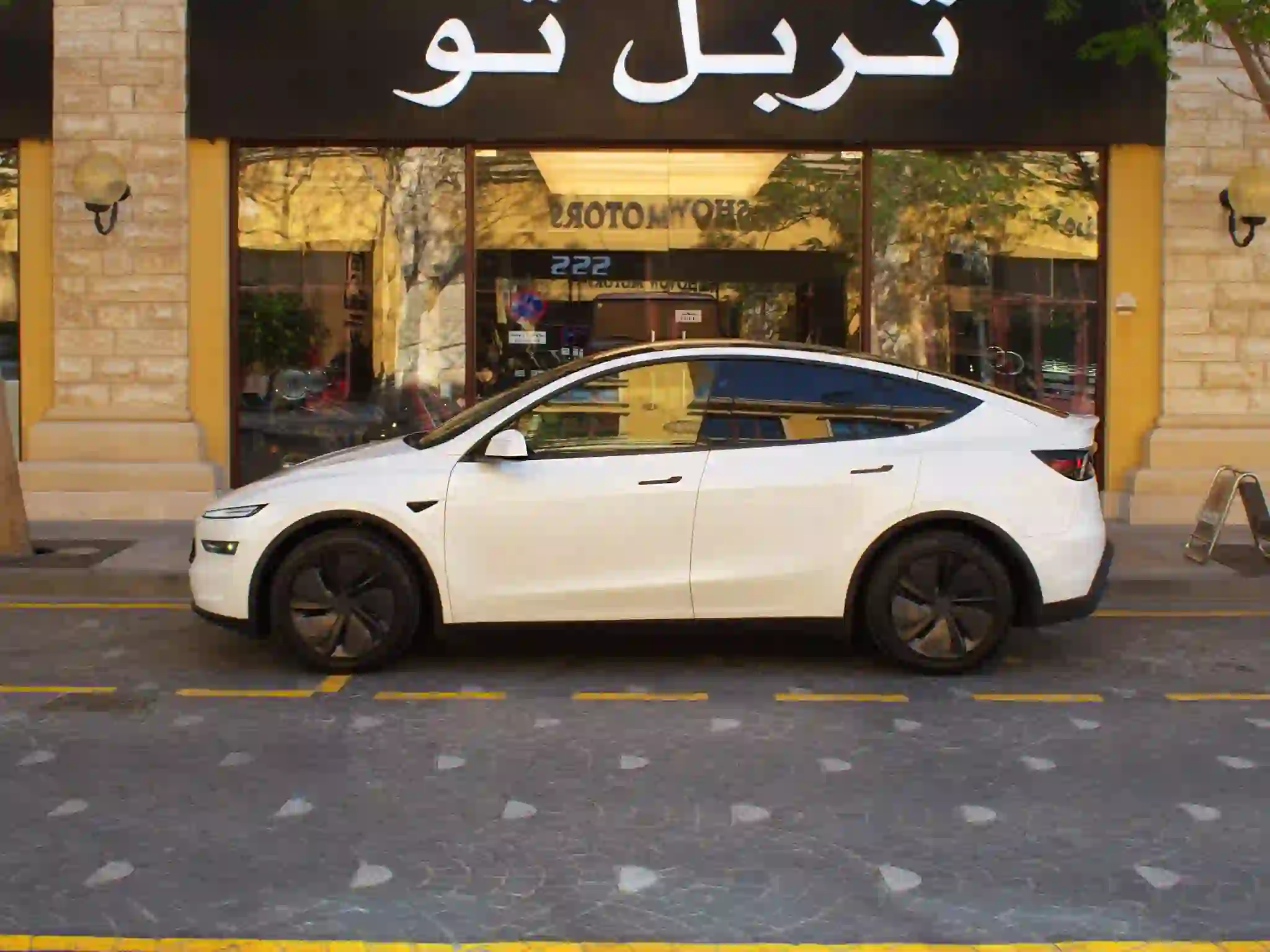 Tesla Model Y Long Range 2025 - Image 3