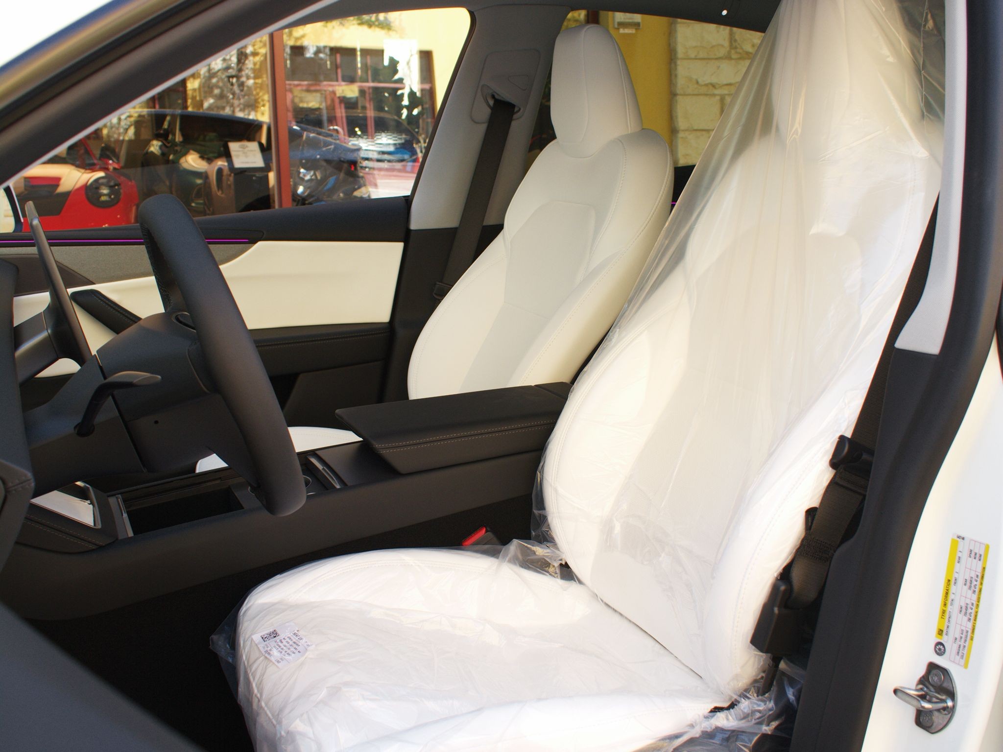 Tesla Model Y Long Range 2025 - Image 4