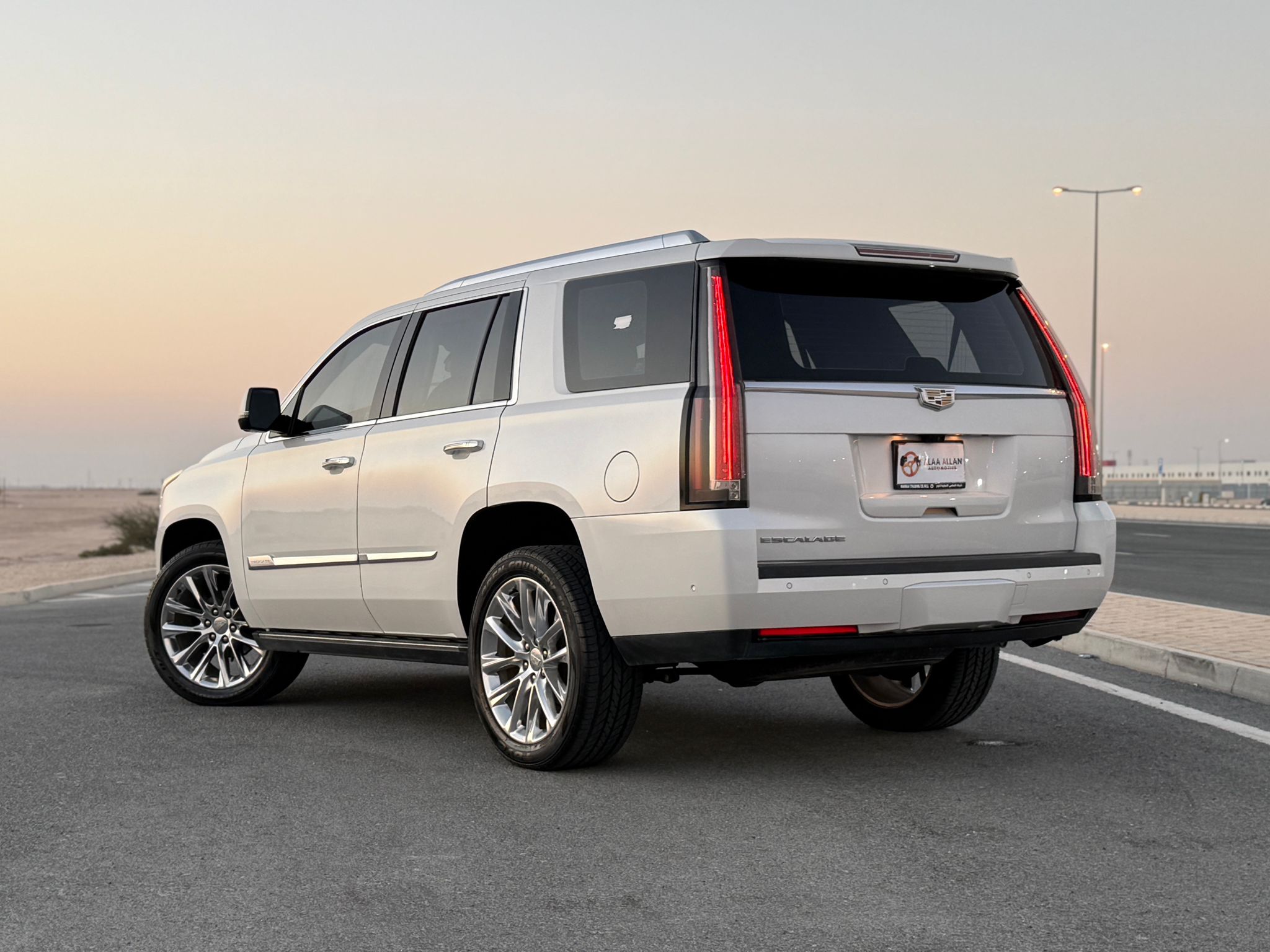 Cadillac Escalade 2020 - Image 2