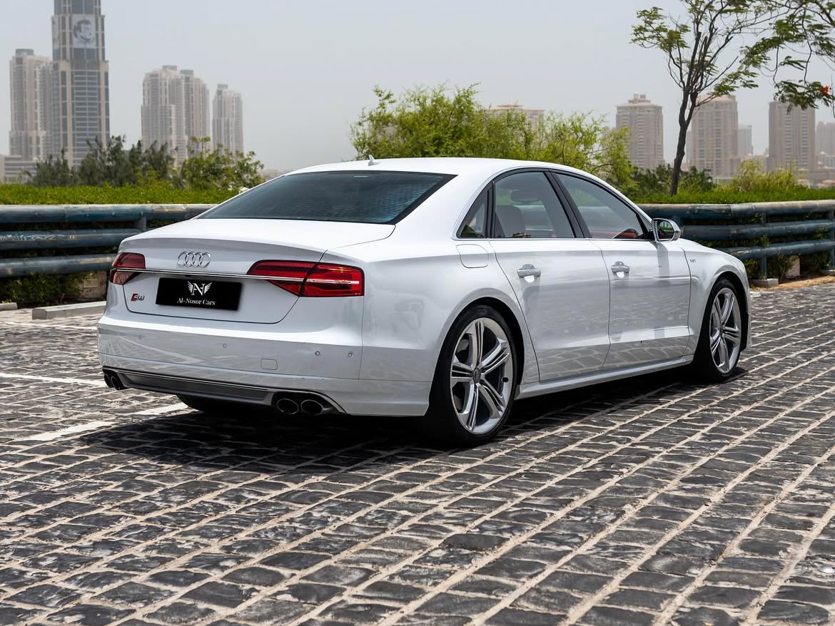 Audi s8 - Image 3