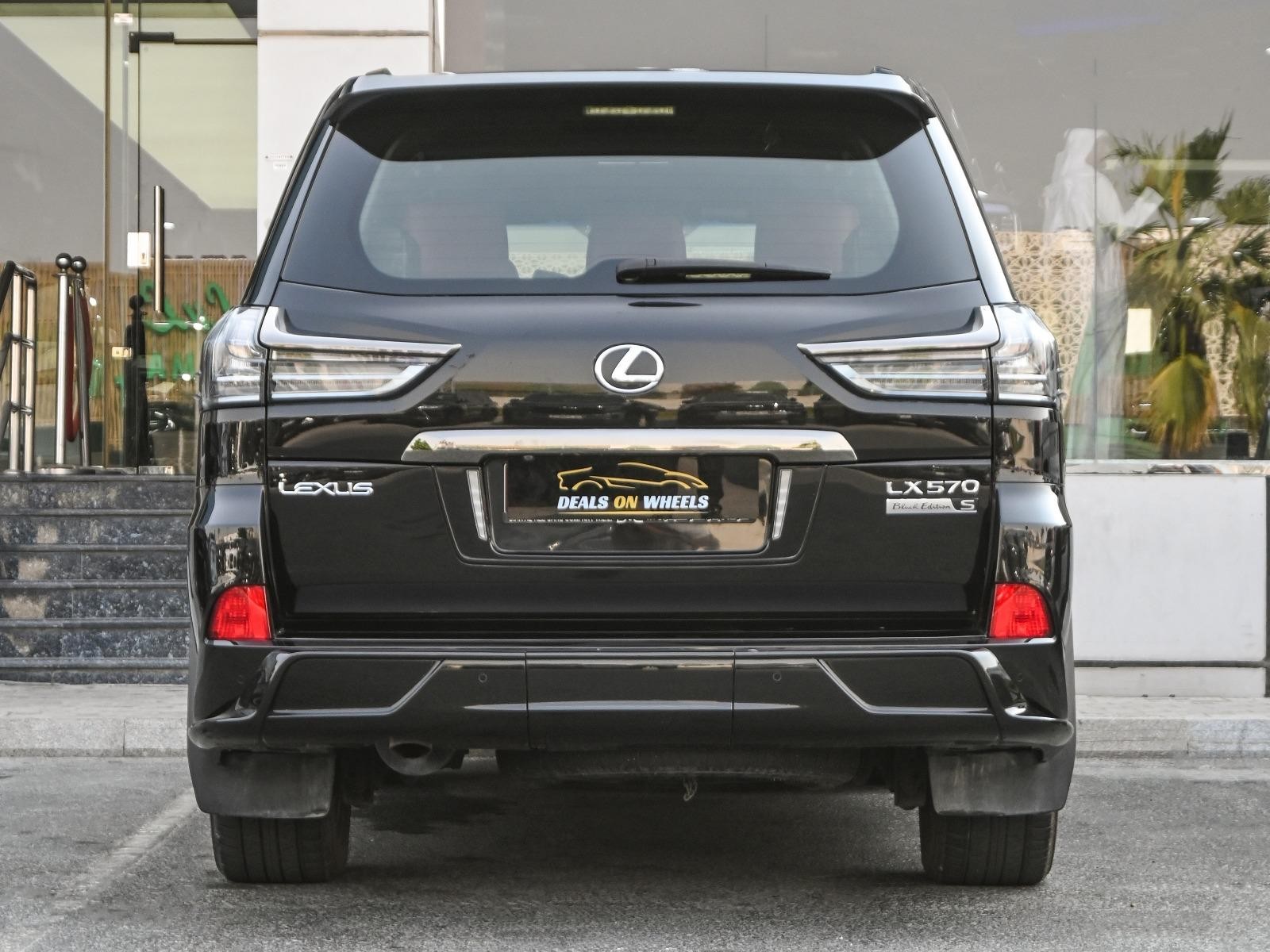 Lexus LX 570 S Black Edition 2020 - Image 4