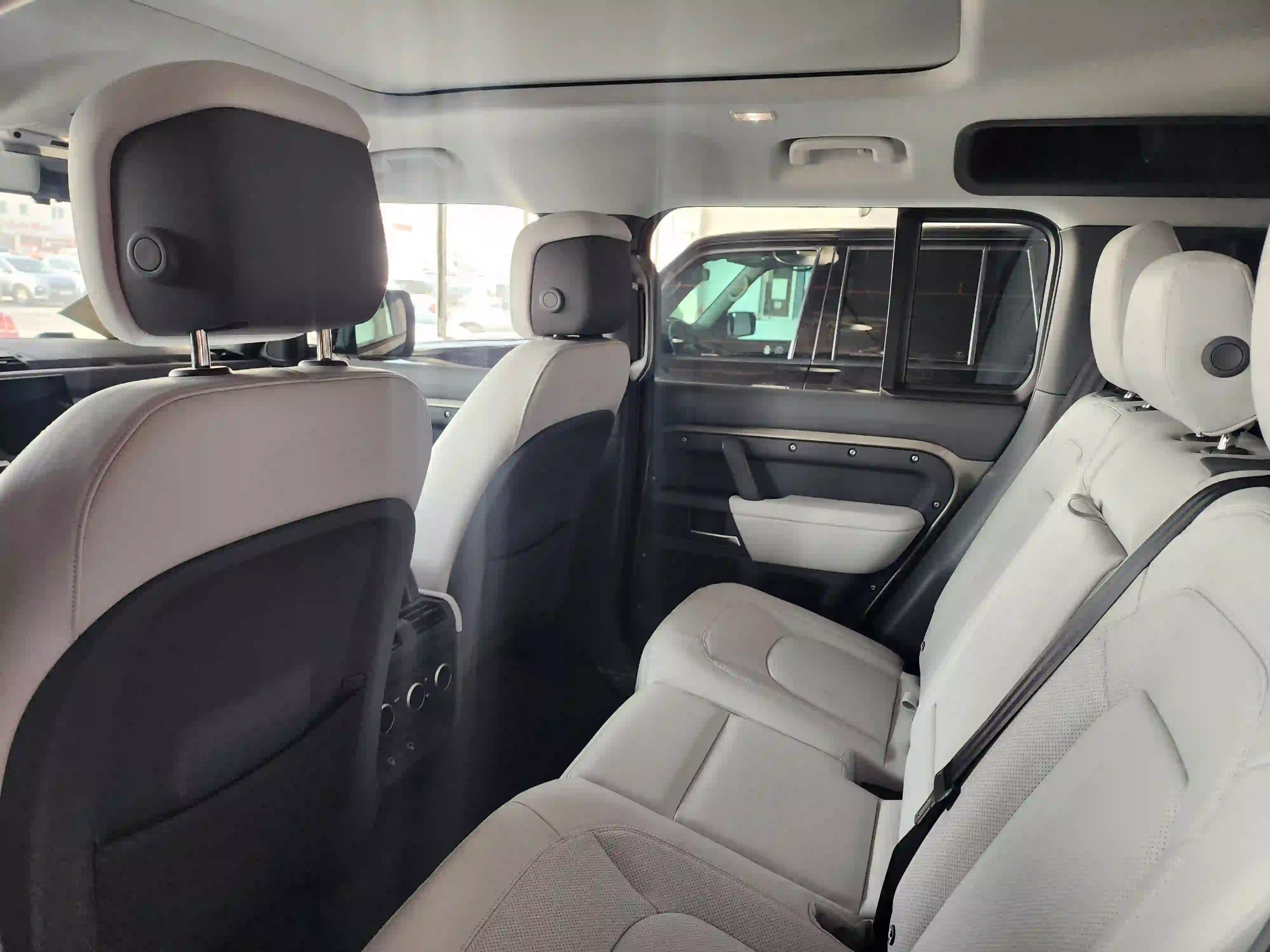 Land Rover Defender 2025 - Image 4