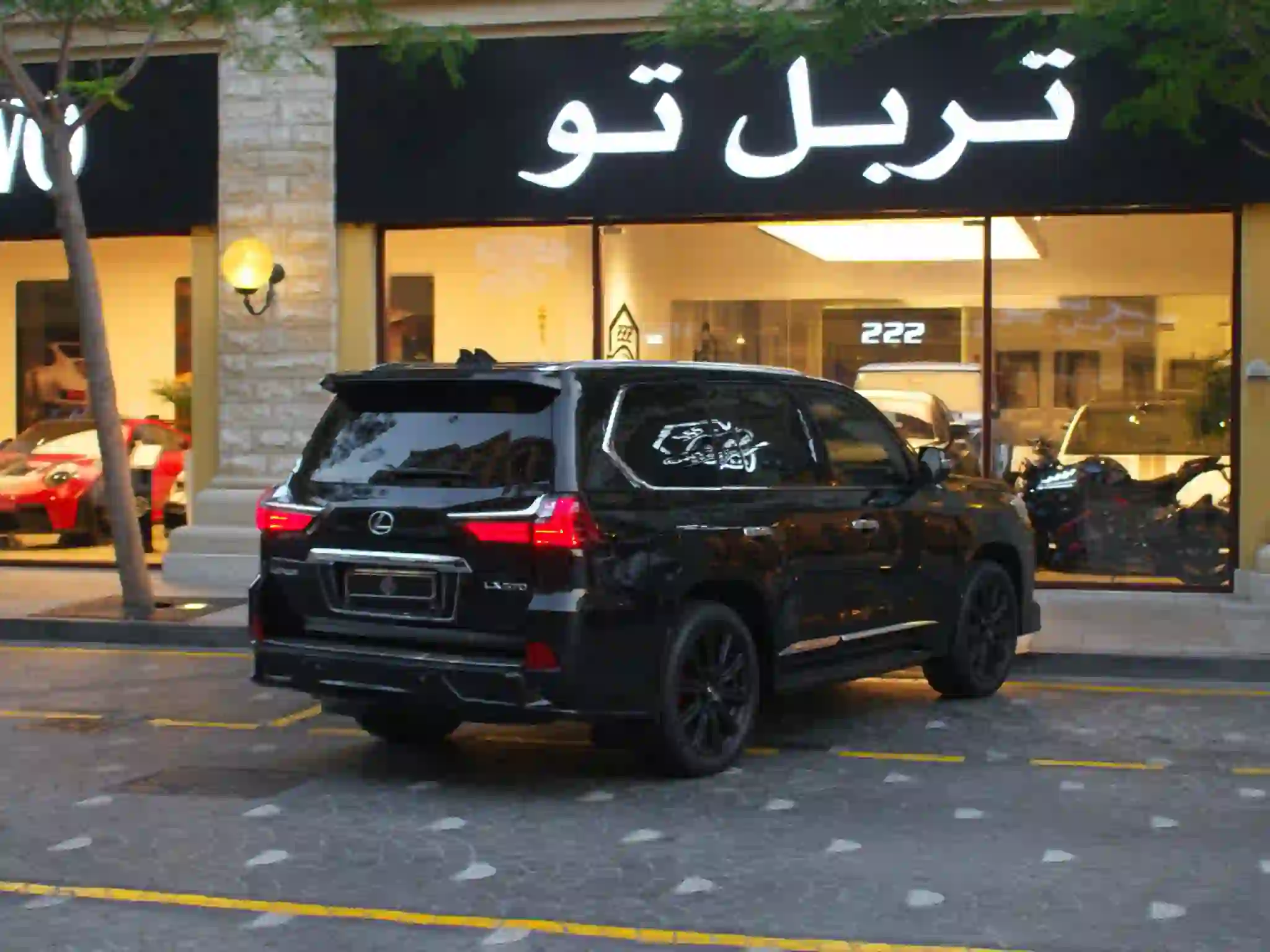 لكزس ال اكس 570 2013 - Image 4
