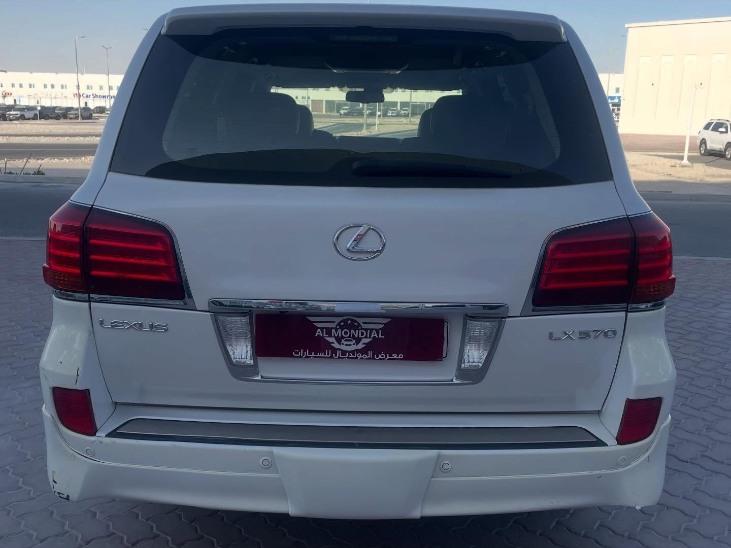 Lexus LX 570 2011 - Image 3