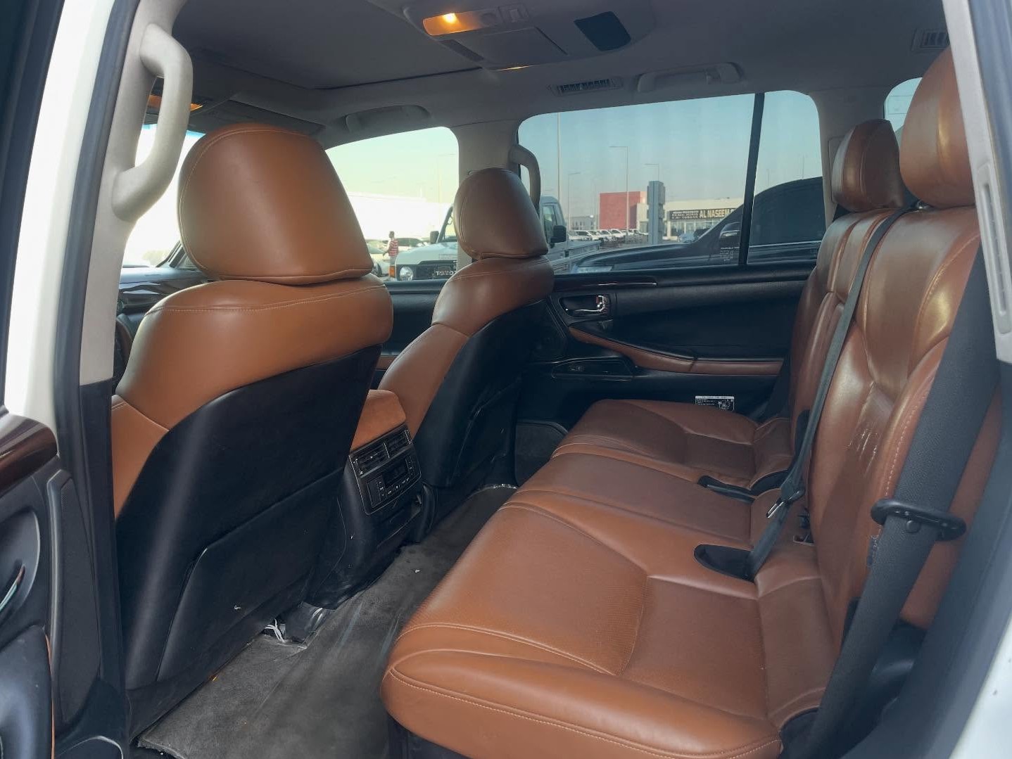 Lexus LX 570 2011 - Image 4