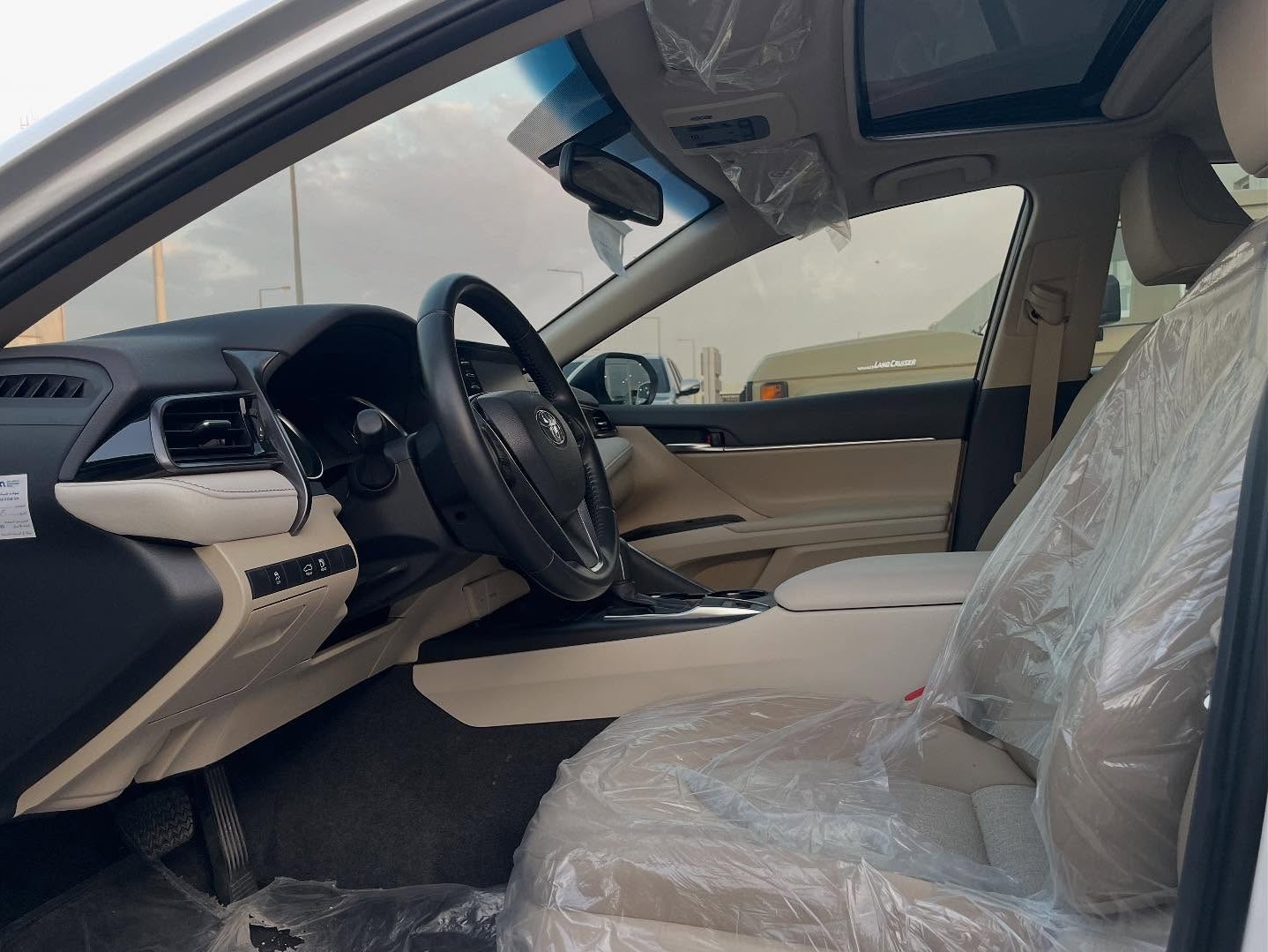 Toyota Camry 2024 - Image 2
