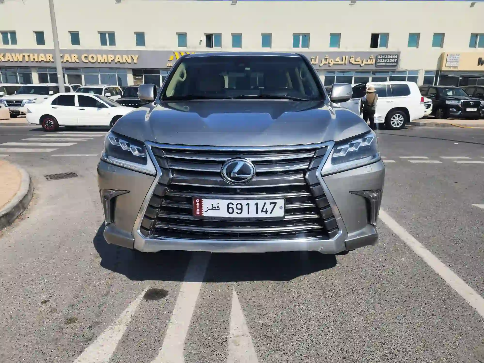 Lexus LX 570 2016 - Image 2