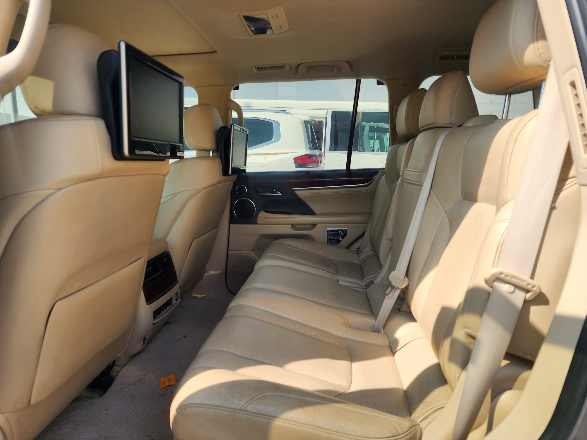 Lexus LX 570 2016 - Image 3
