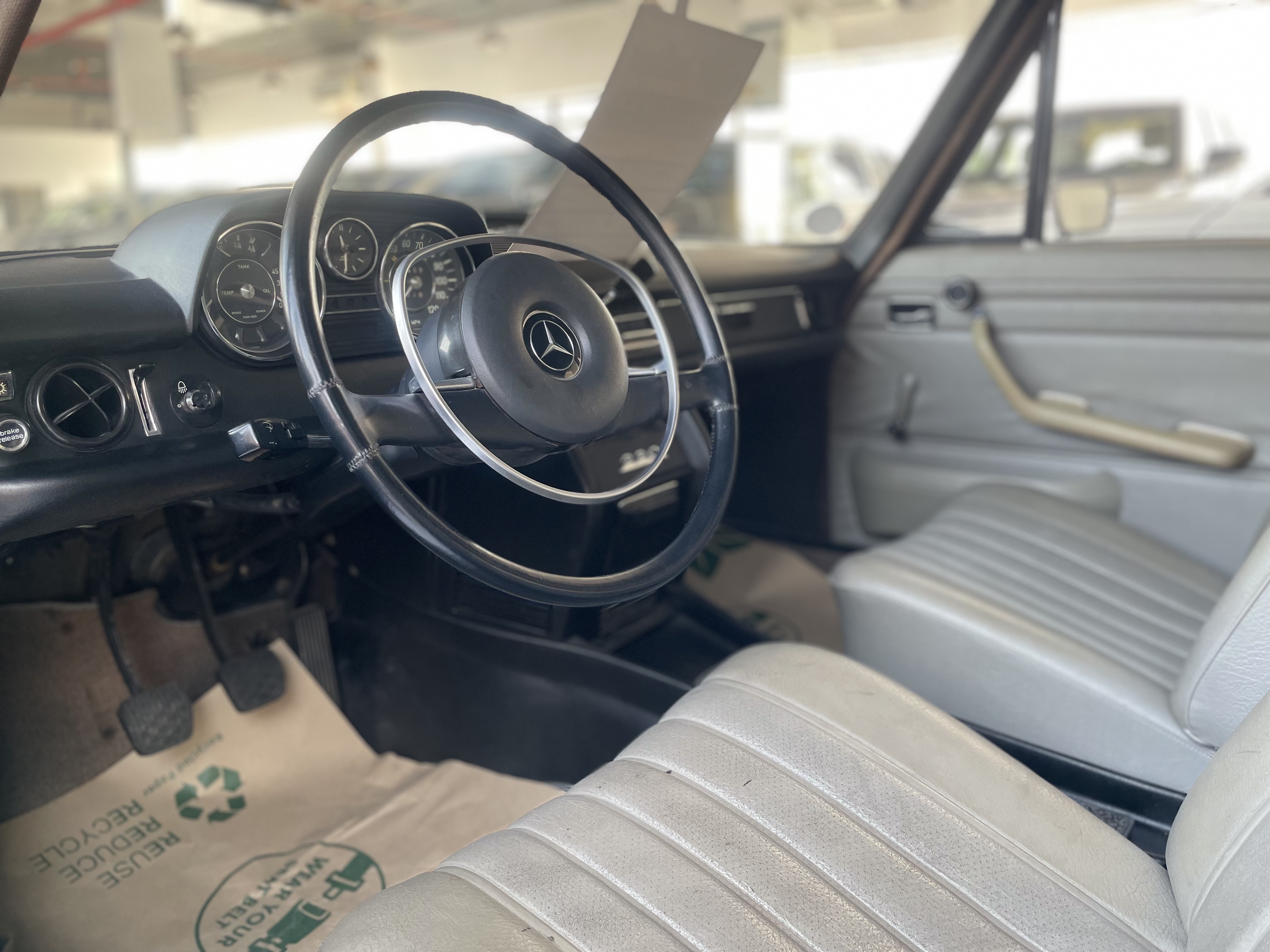 Mercedes-Benz Classic 1970 - Image 3