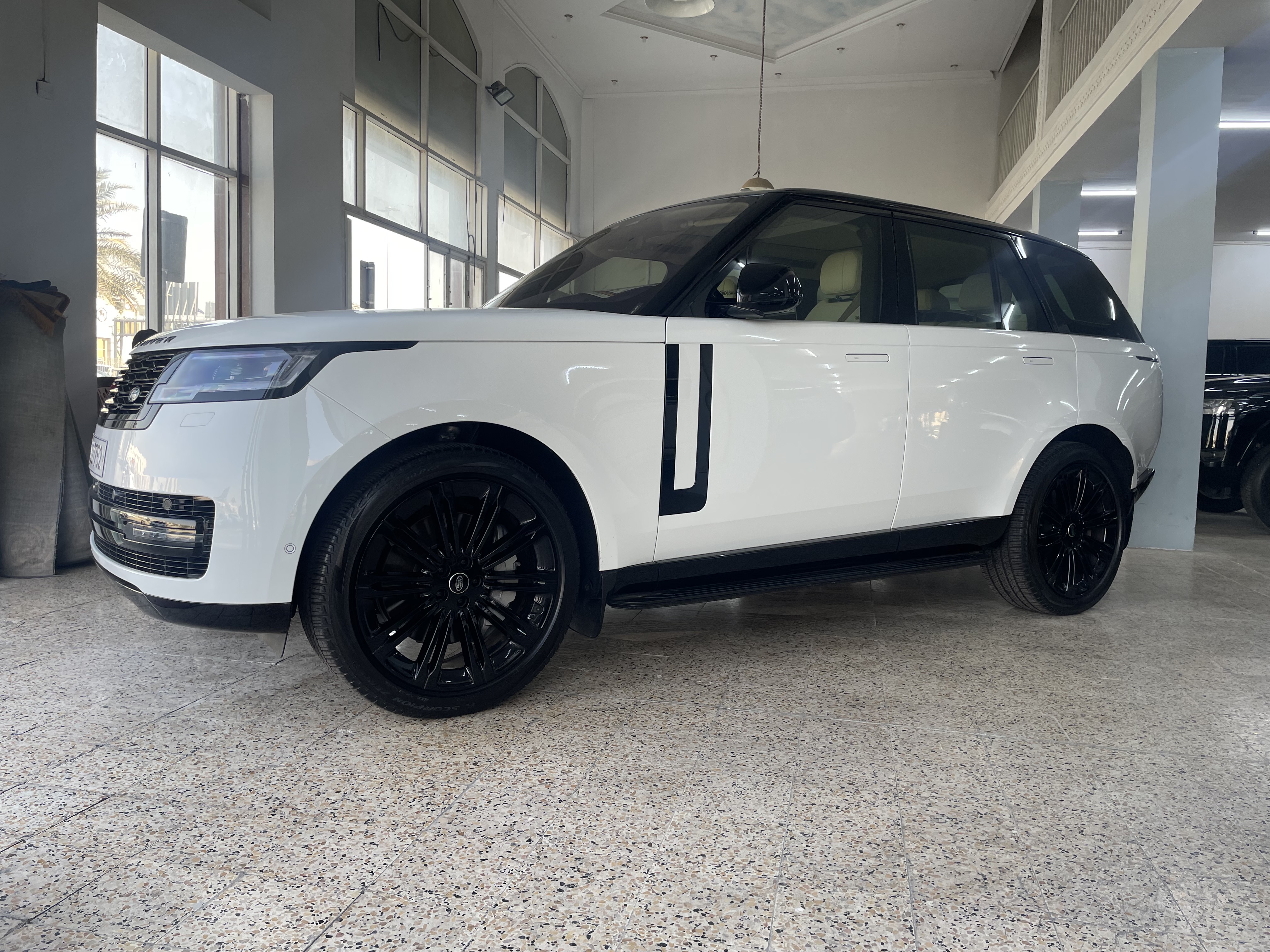 Land Rover Range Rover Vogue 2023 - Image 2