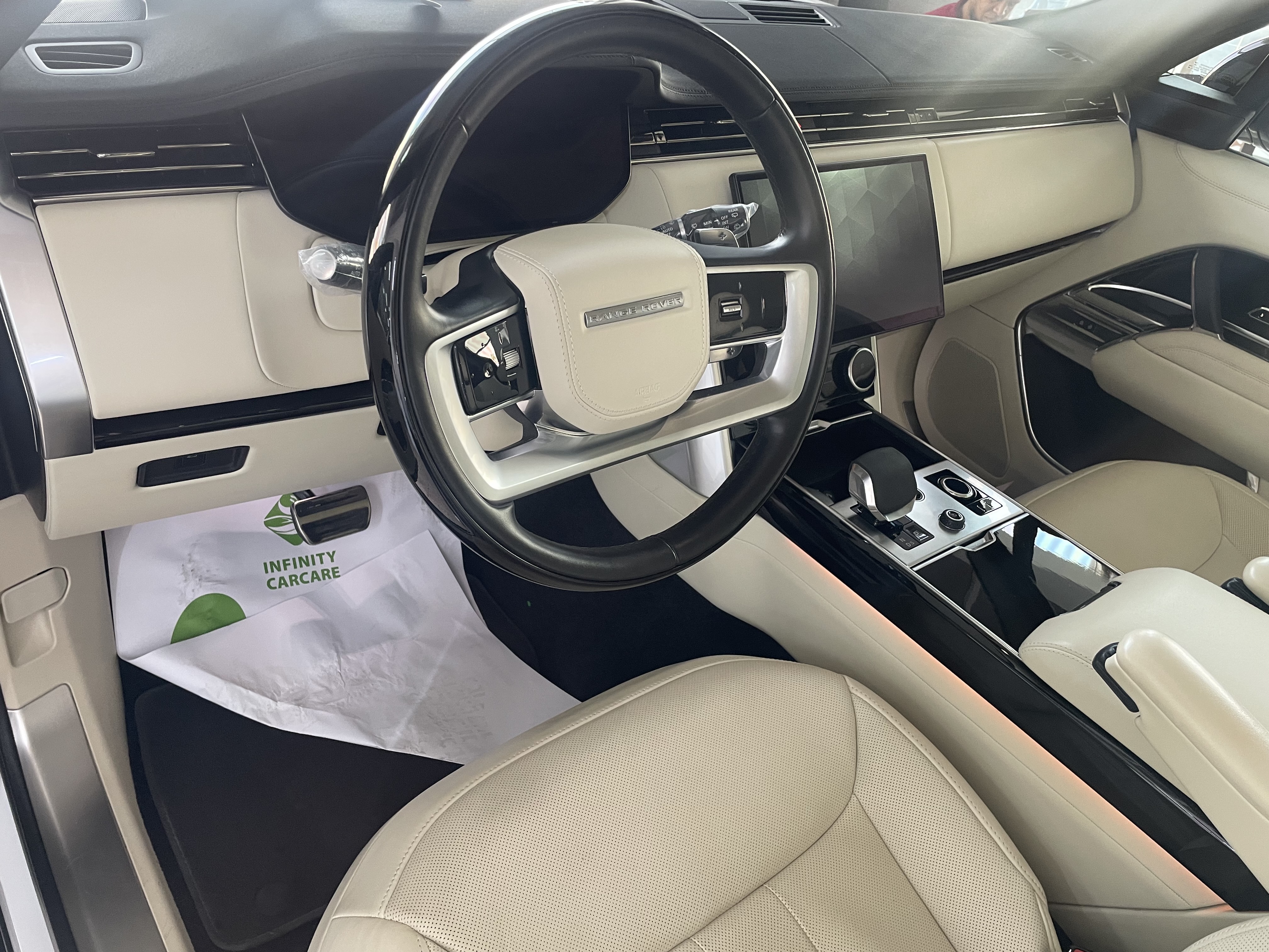 Land Rover Range Rover Vogue 2023 - Image 4