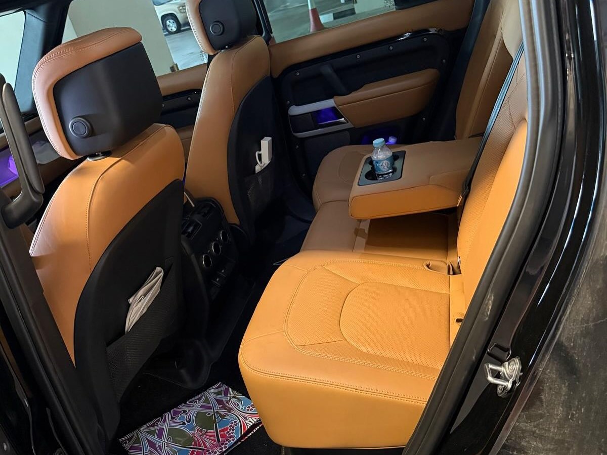 Land Rover Defender 2024 - Image 2