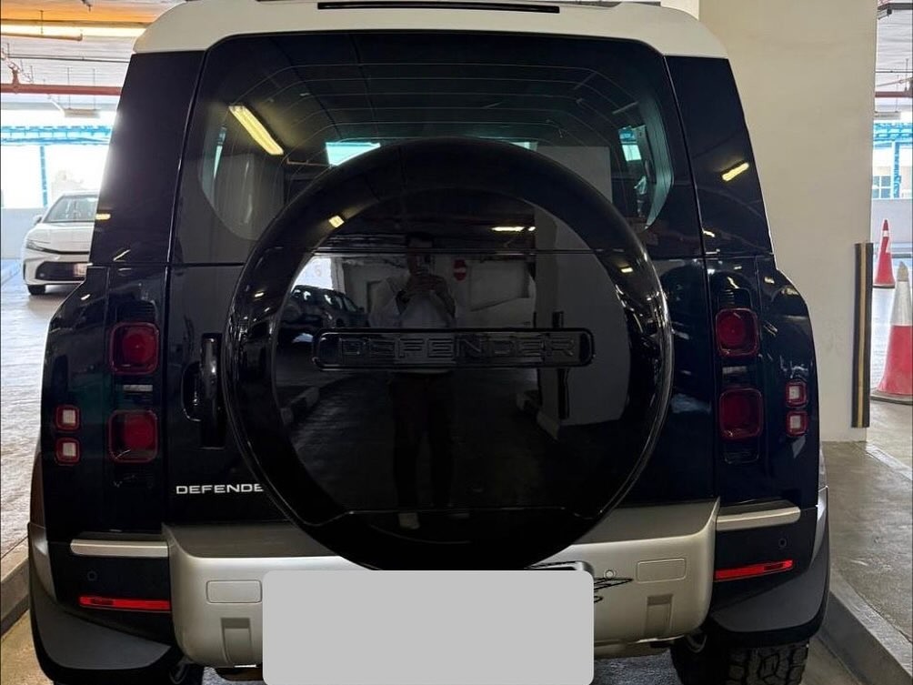 Land Rover Defender 2024 - Image 3